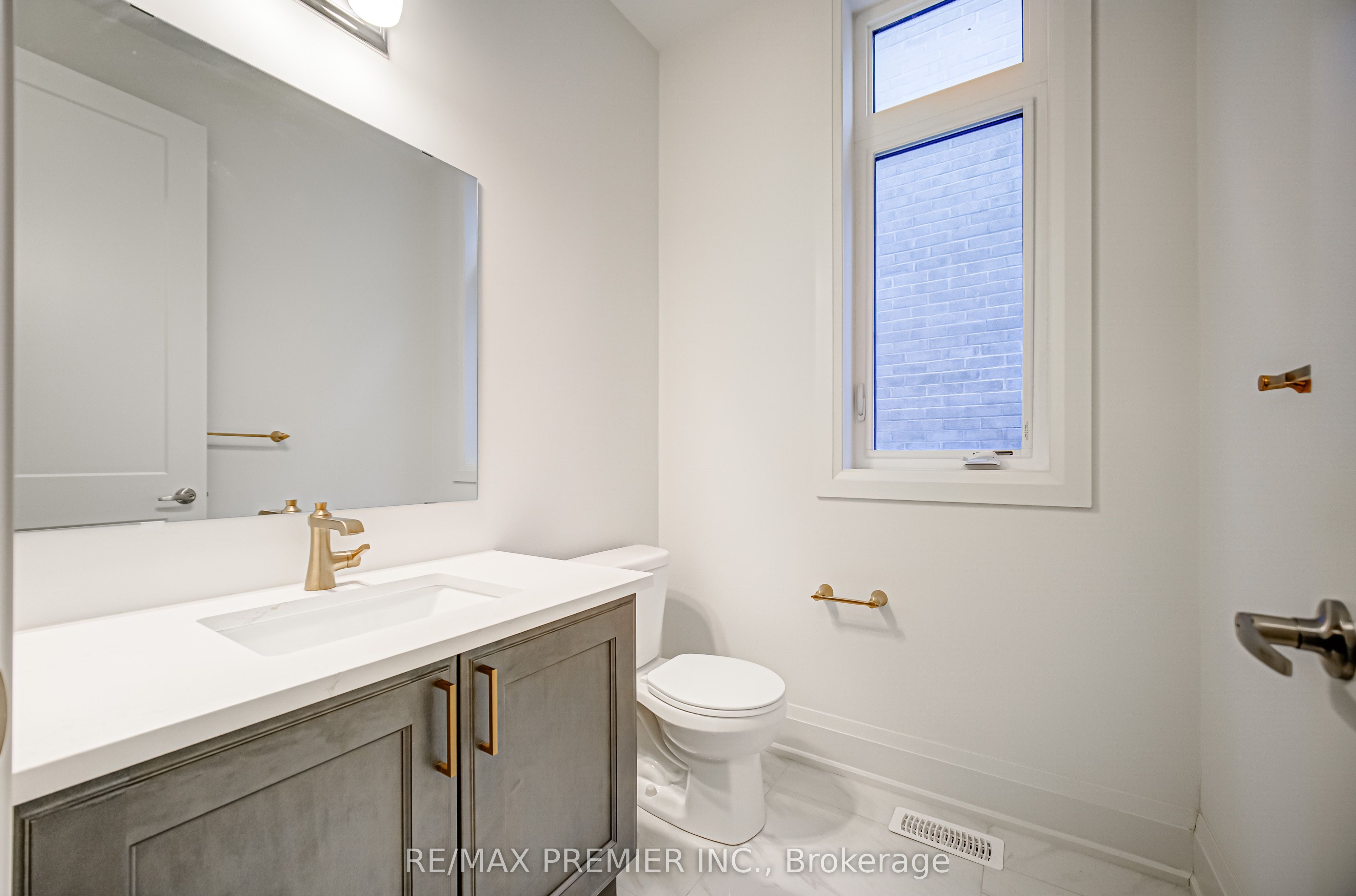 31 Bayberry Drive E Property Photo 7