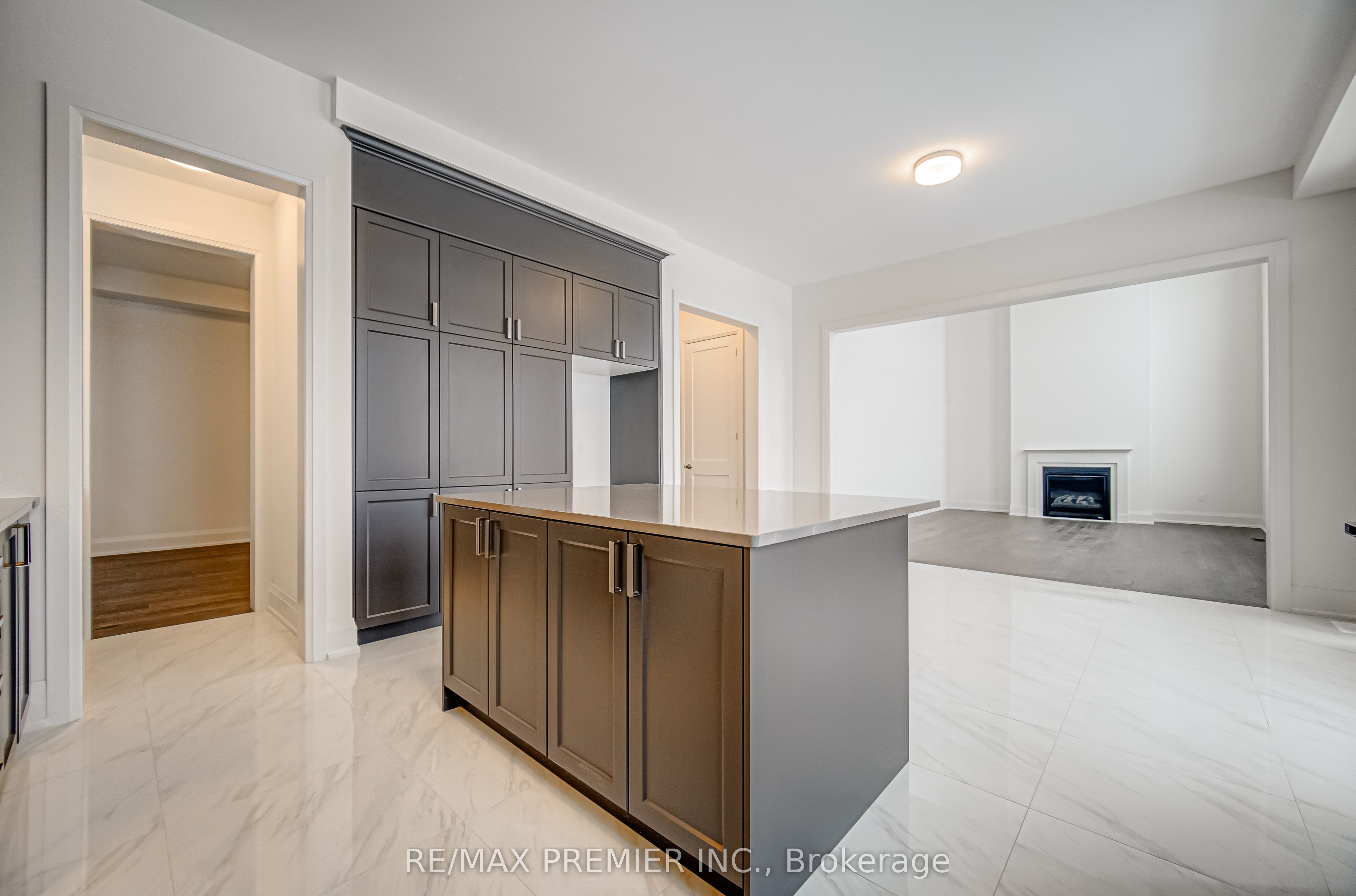 31 Bayberry Drive E Property Photo 16