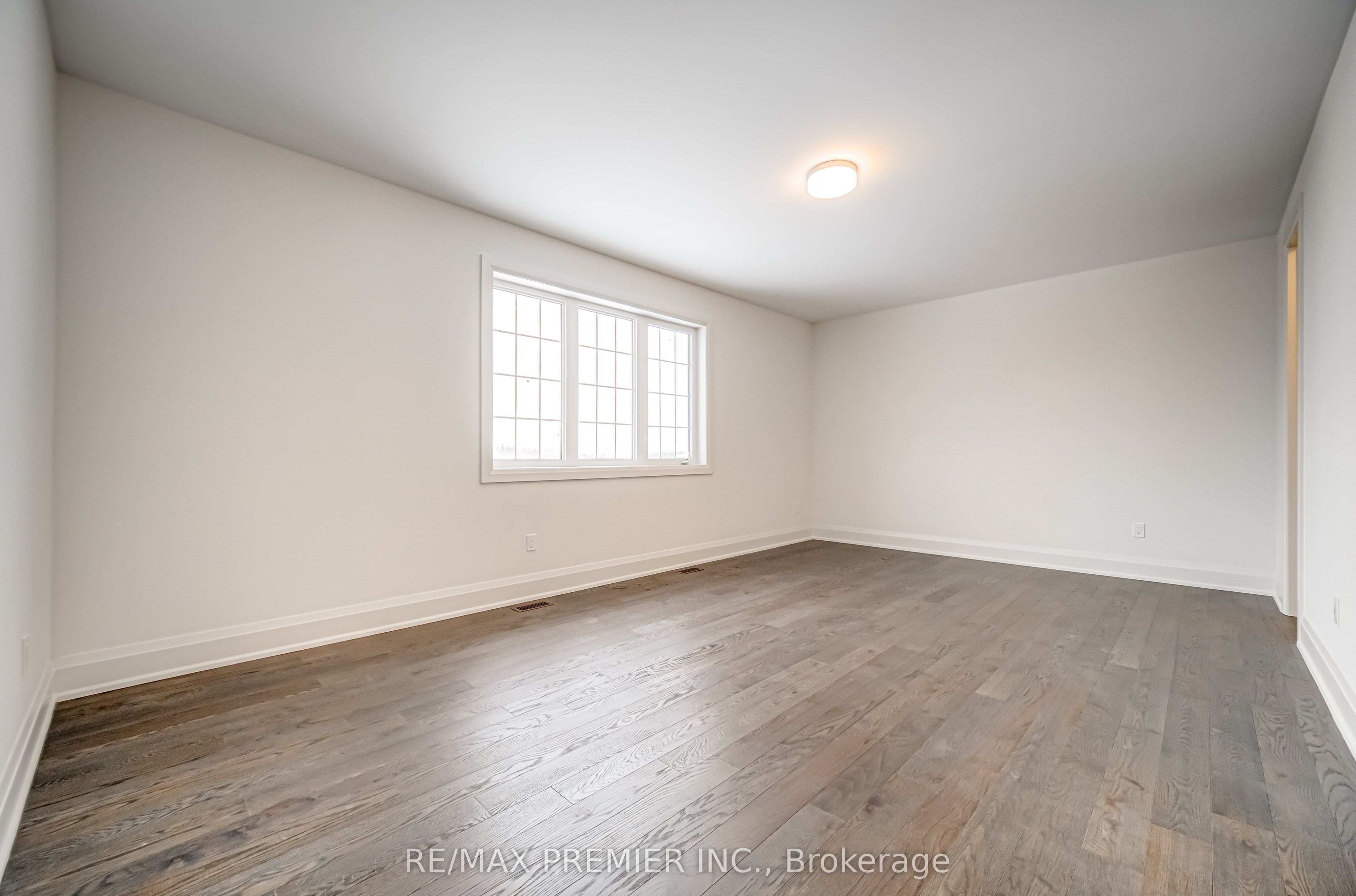 31 Bayberry Drive E Property Photo 23