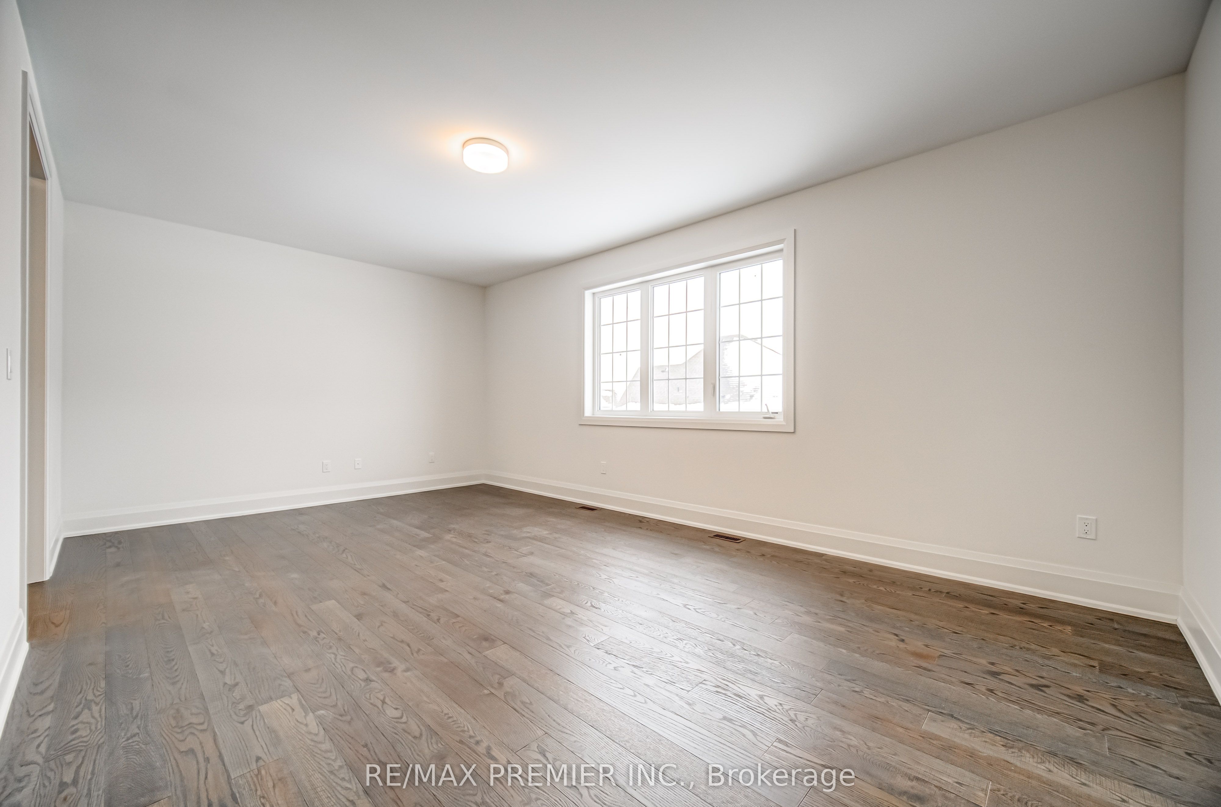 31 Bayberry Drive E Property Photo 25