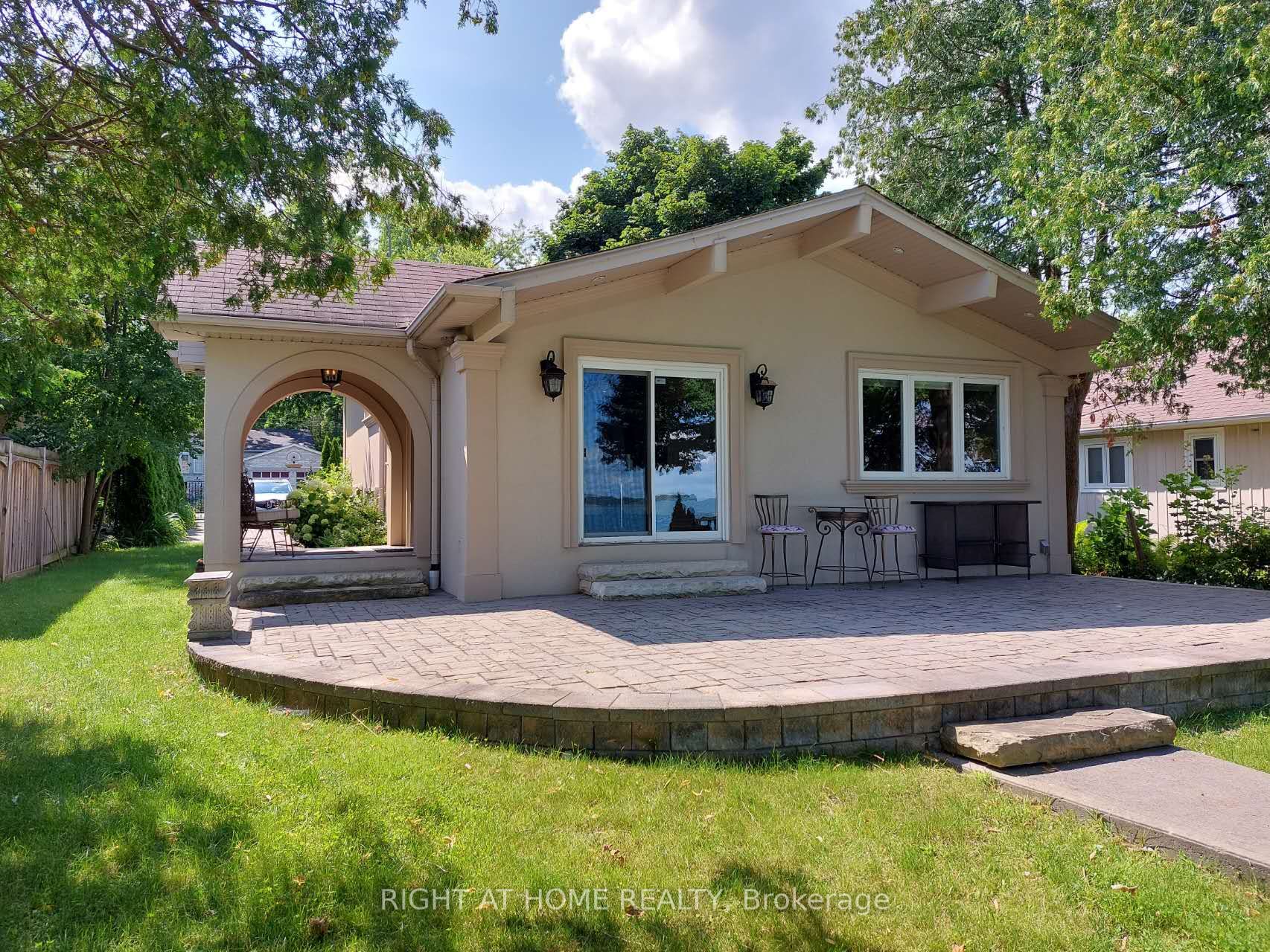 643 Lakelands Avenue Property Photo 1