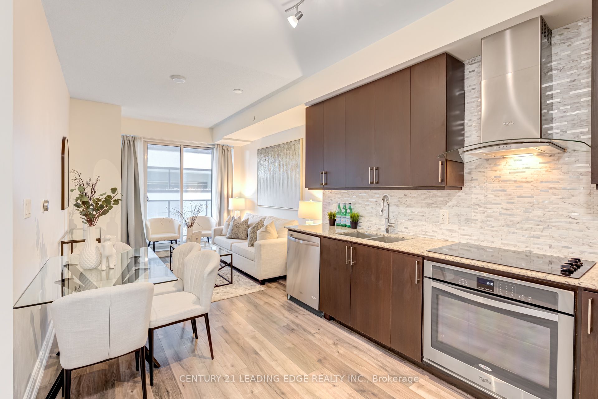 #203 - 9608 Yonge Street Property Photo 1