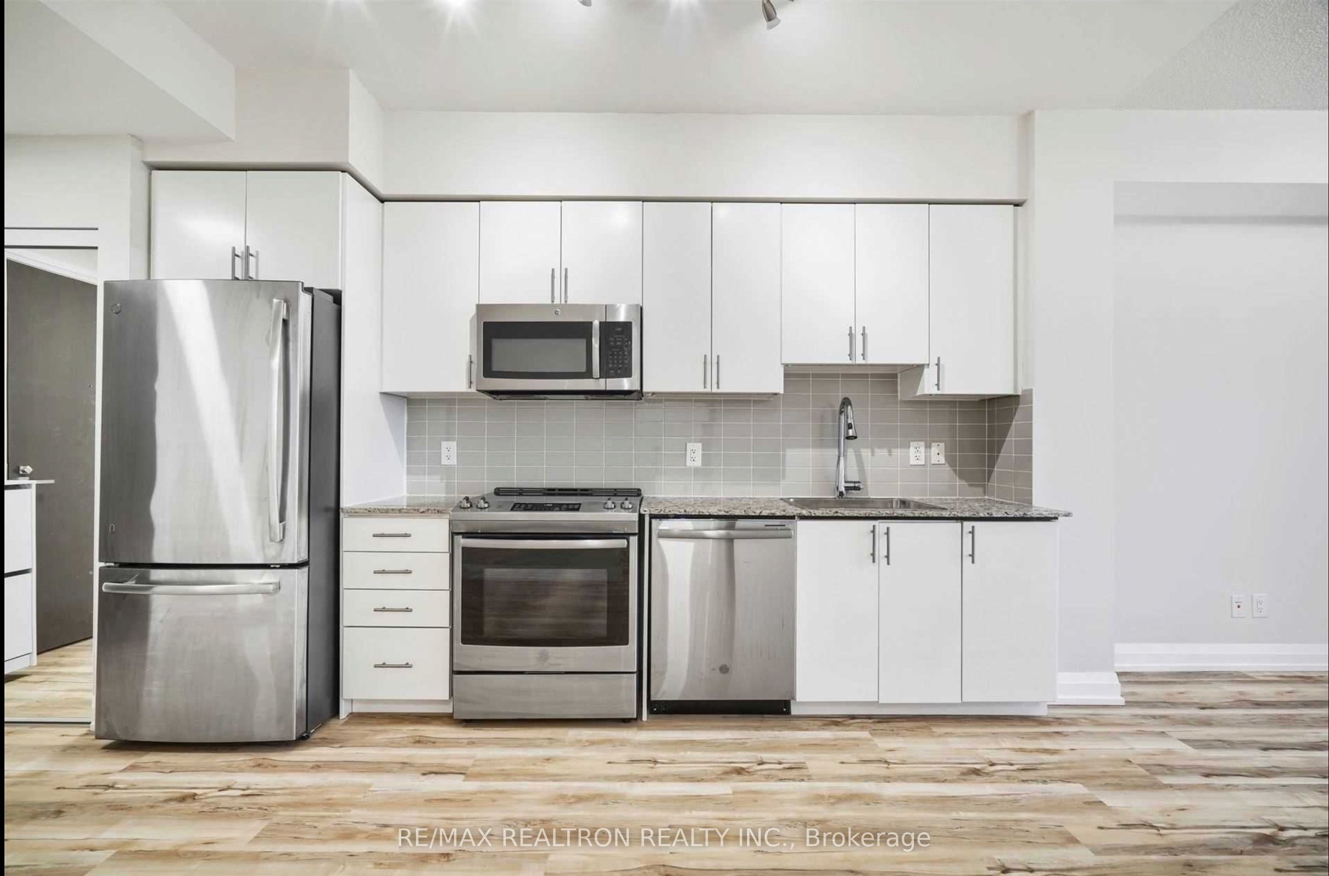 7161 Yonge Street E 1222 Property Photo 3