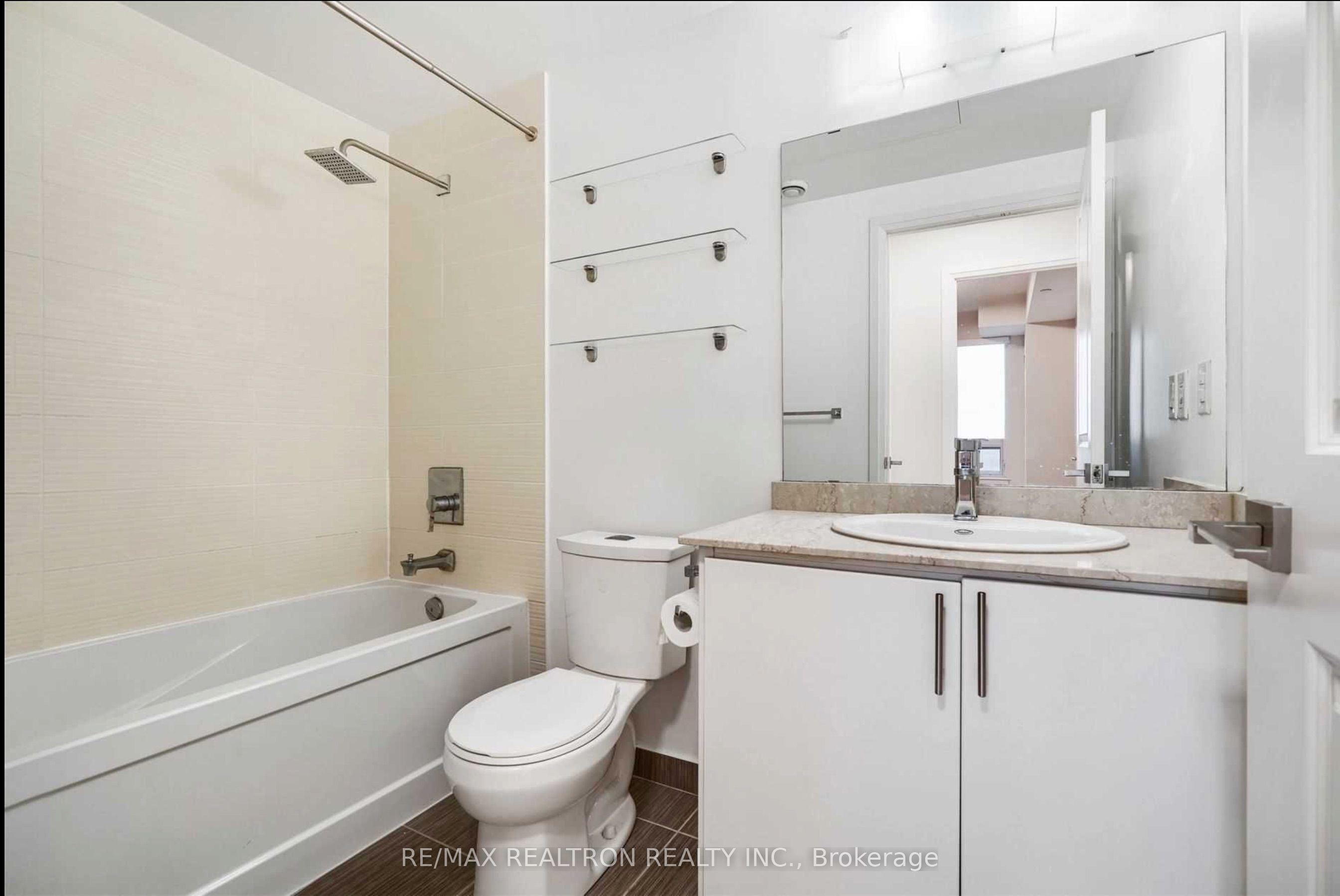 7161 Yonge Street E 1222 Property Photo 5