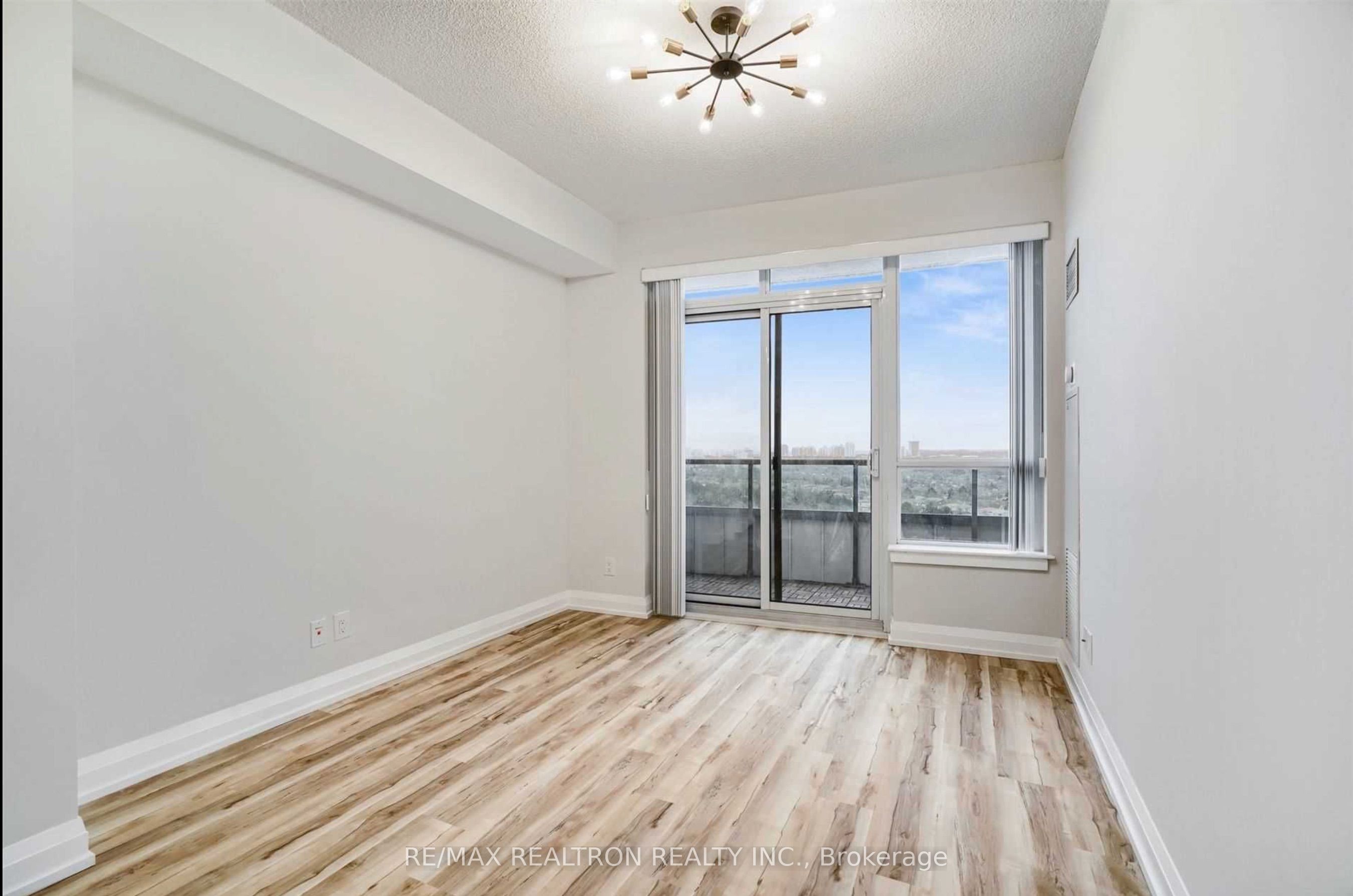 7161 Yonge Street E 1222 Property Photo 8