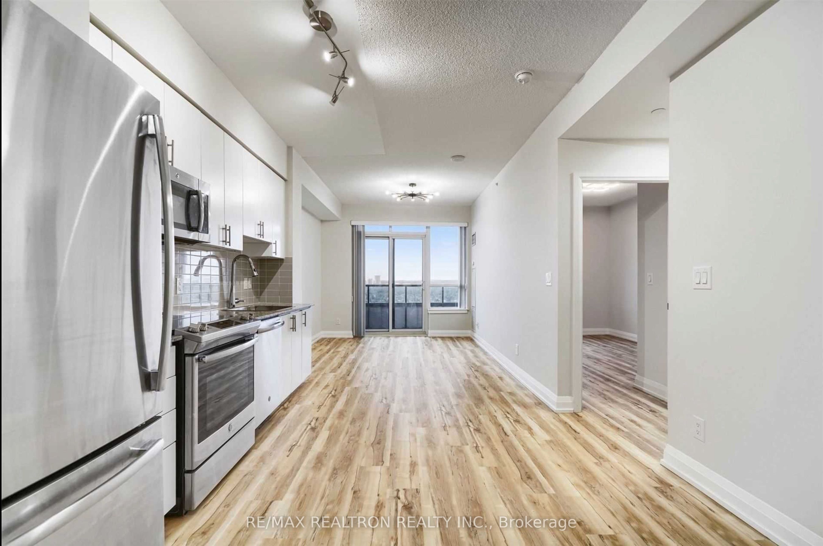 7161 Yonge Street E 1222 Property Photo 9