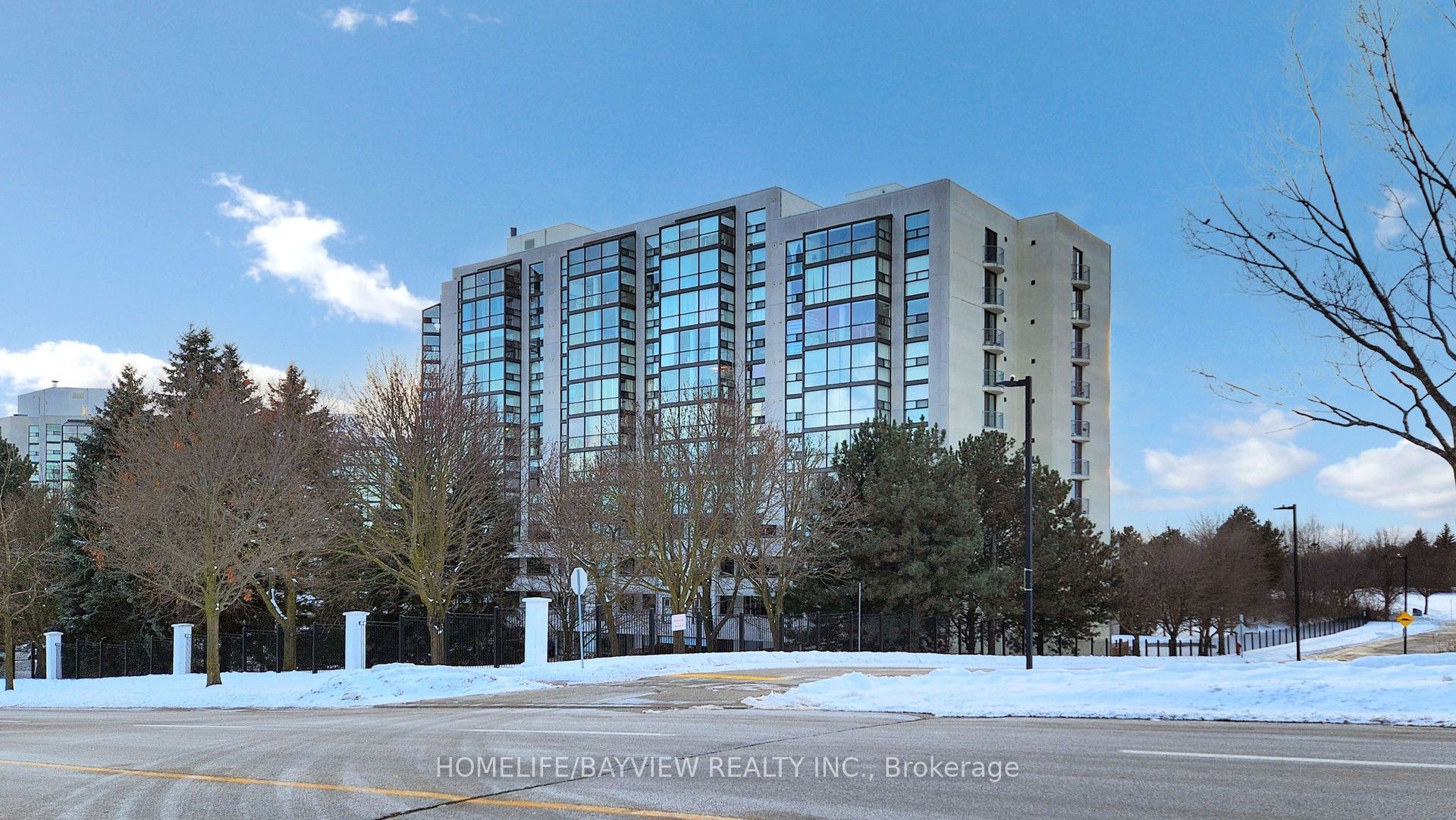 #1007 - 20 Harding Boulevard Property Photo 1