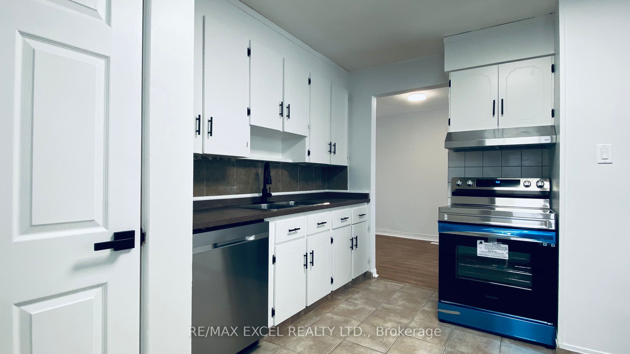 88 Longford Drive Main Floor Property Photo 3