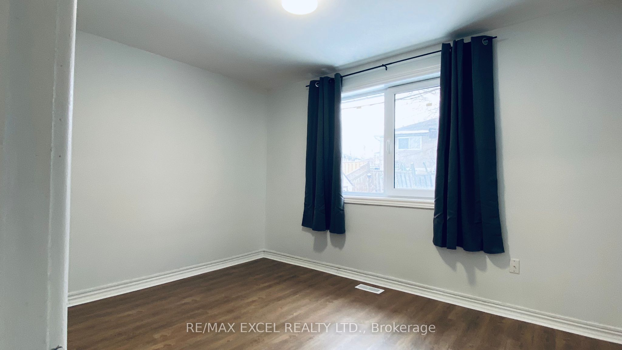 88 Longford Drive Main Floor Property Photo 12