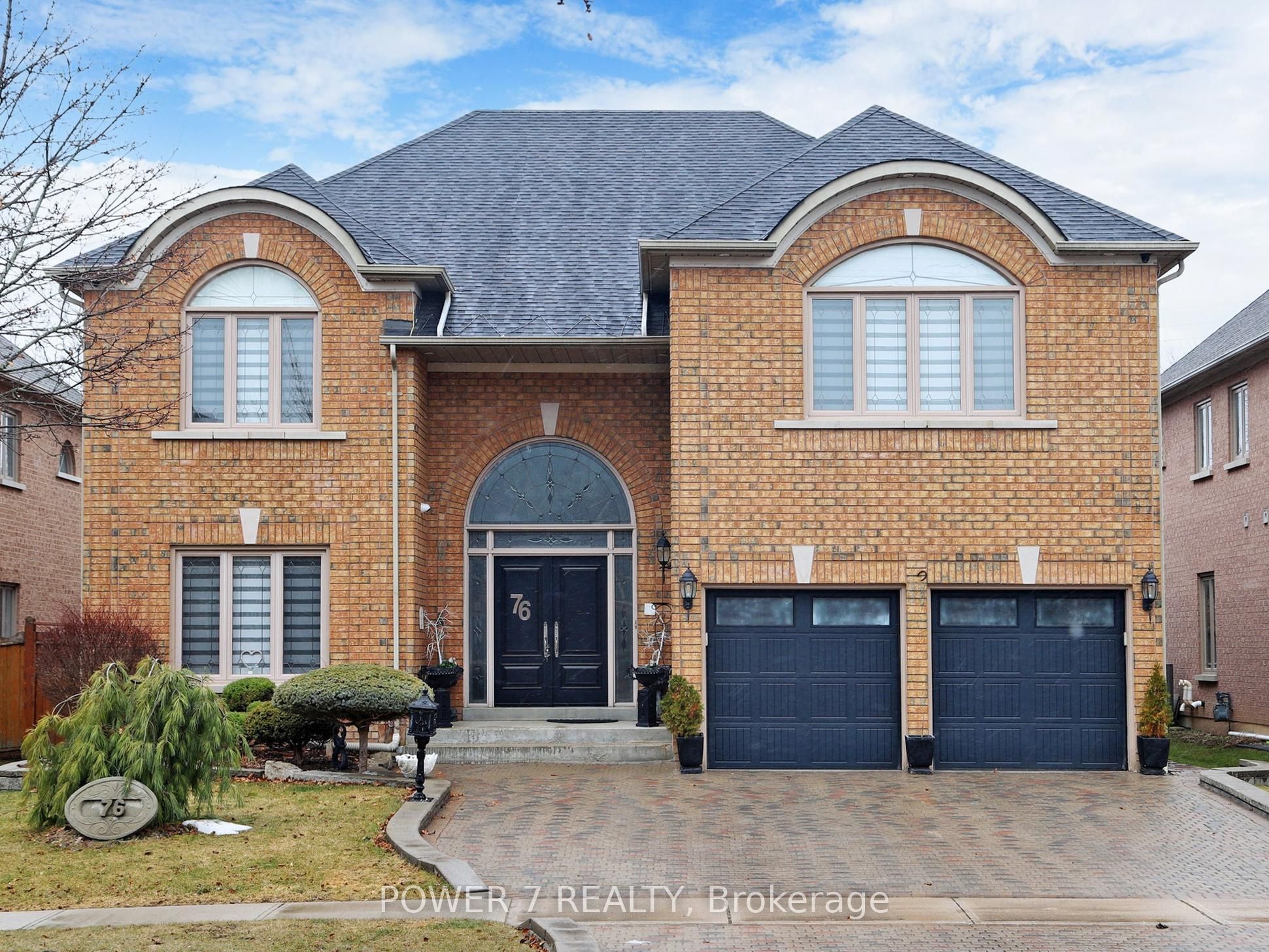 76 Silver Rose Crescent Property Photo 1