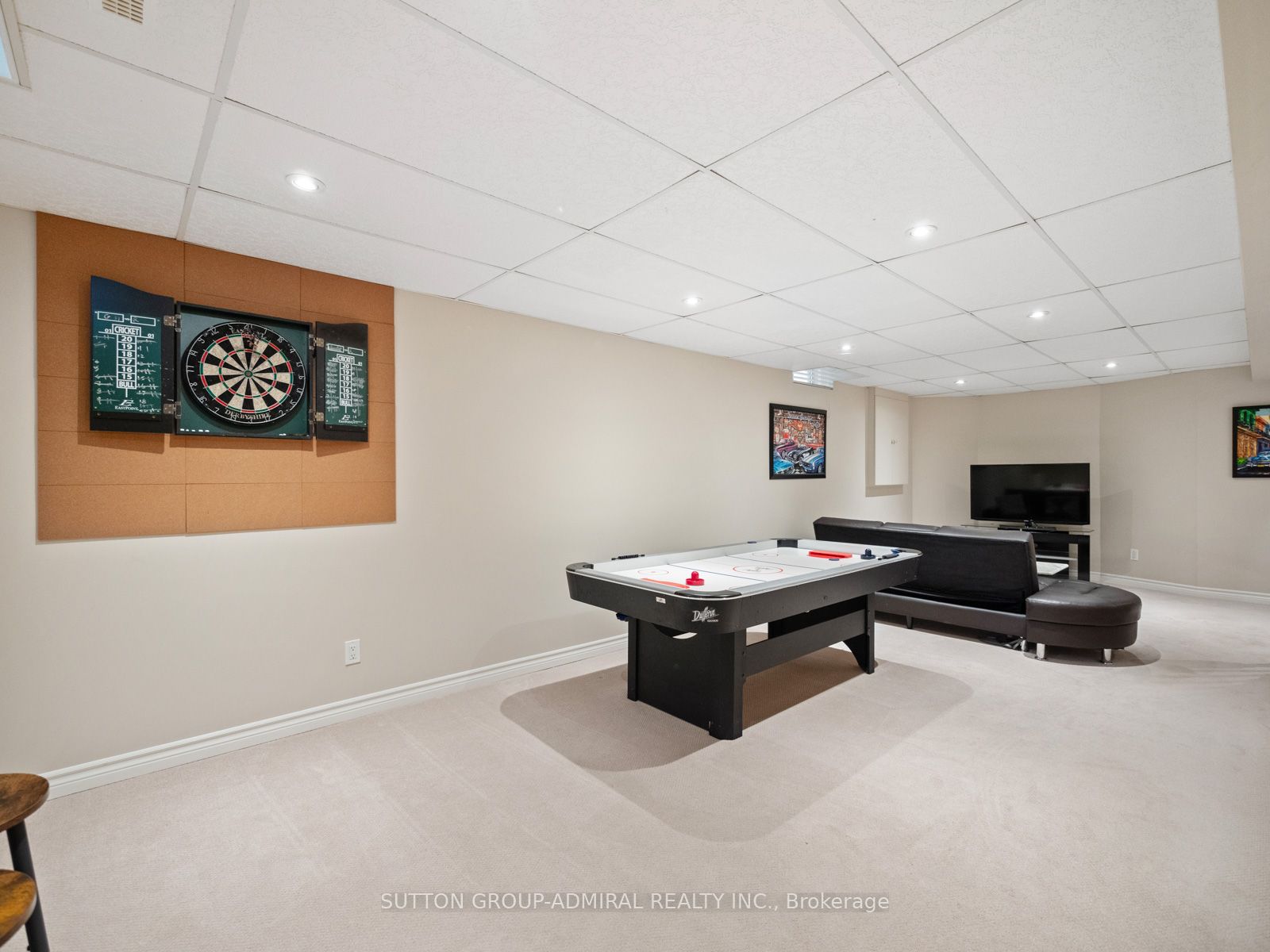 16 Cowles Court Property Photo 32