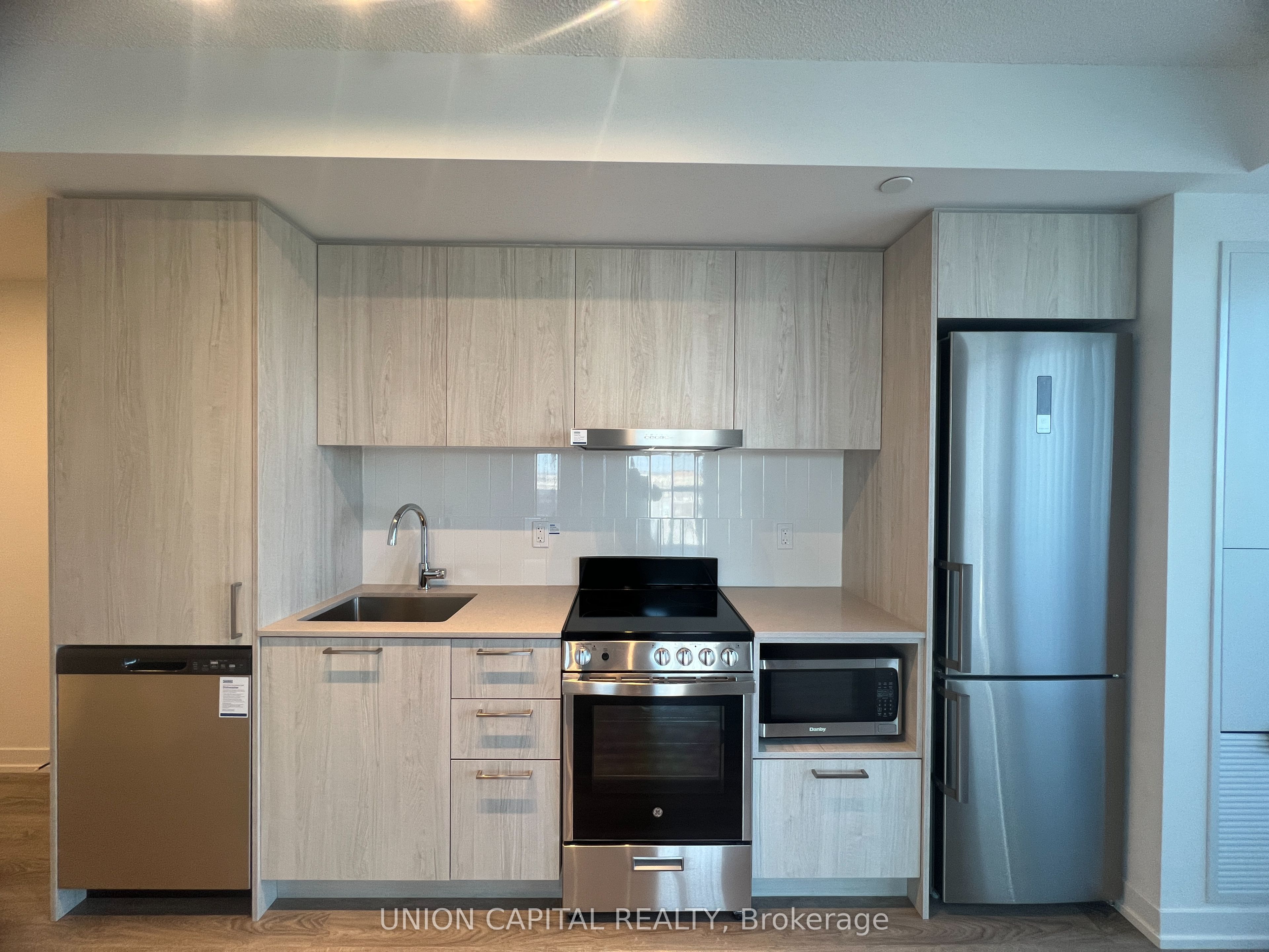 195 Commerce St Property Photo 1