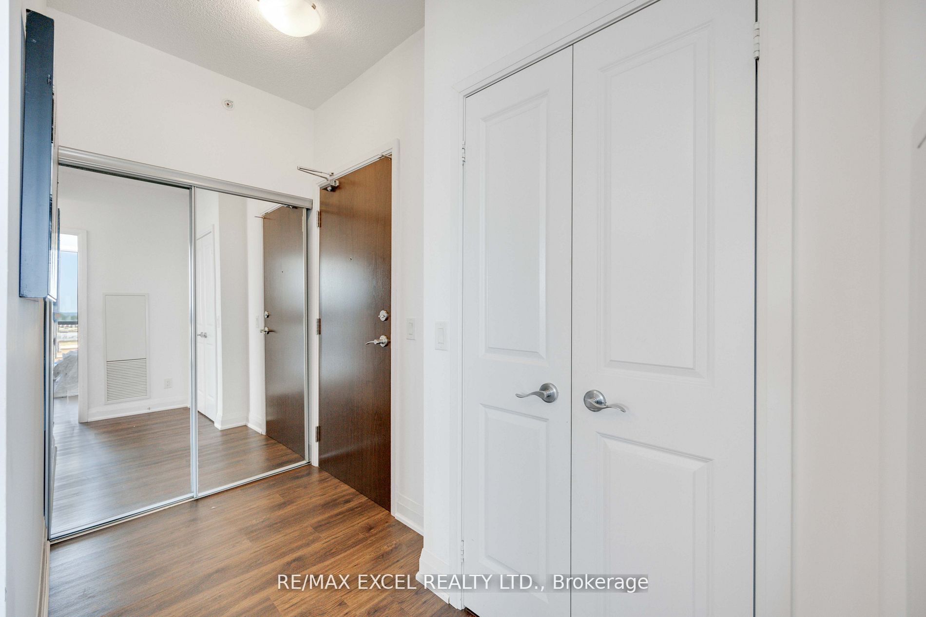 9582 Markham Rd Property Photo 2