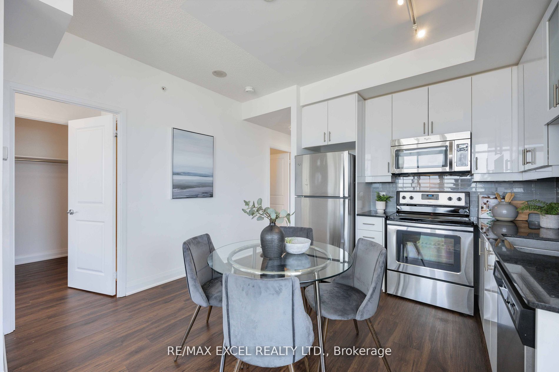 9582 Markham Rd Property Photo 6