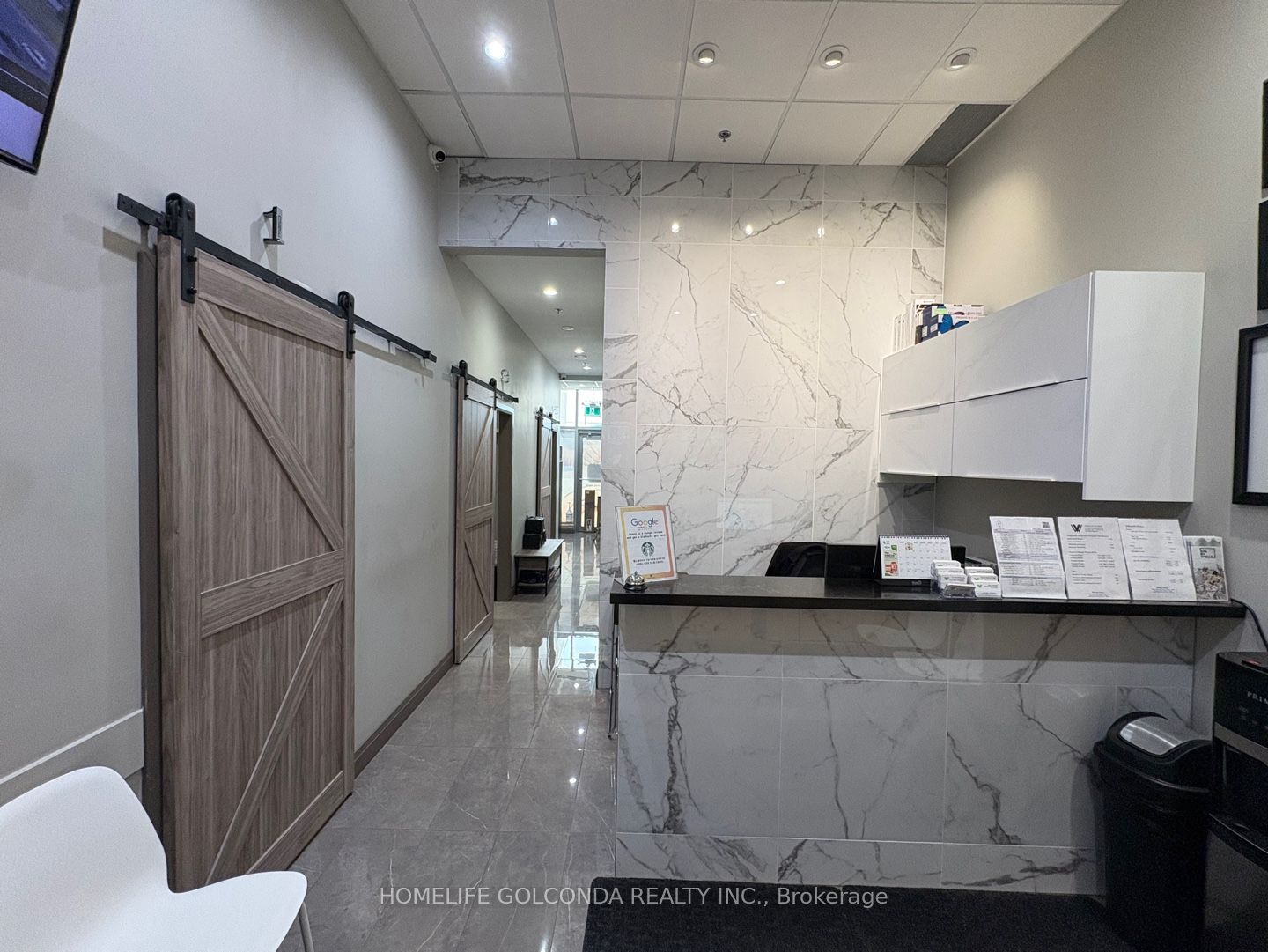 7163 Yonge St Property Photo 1
