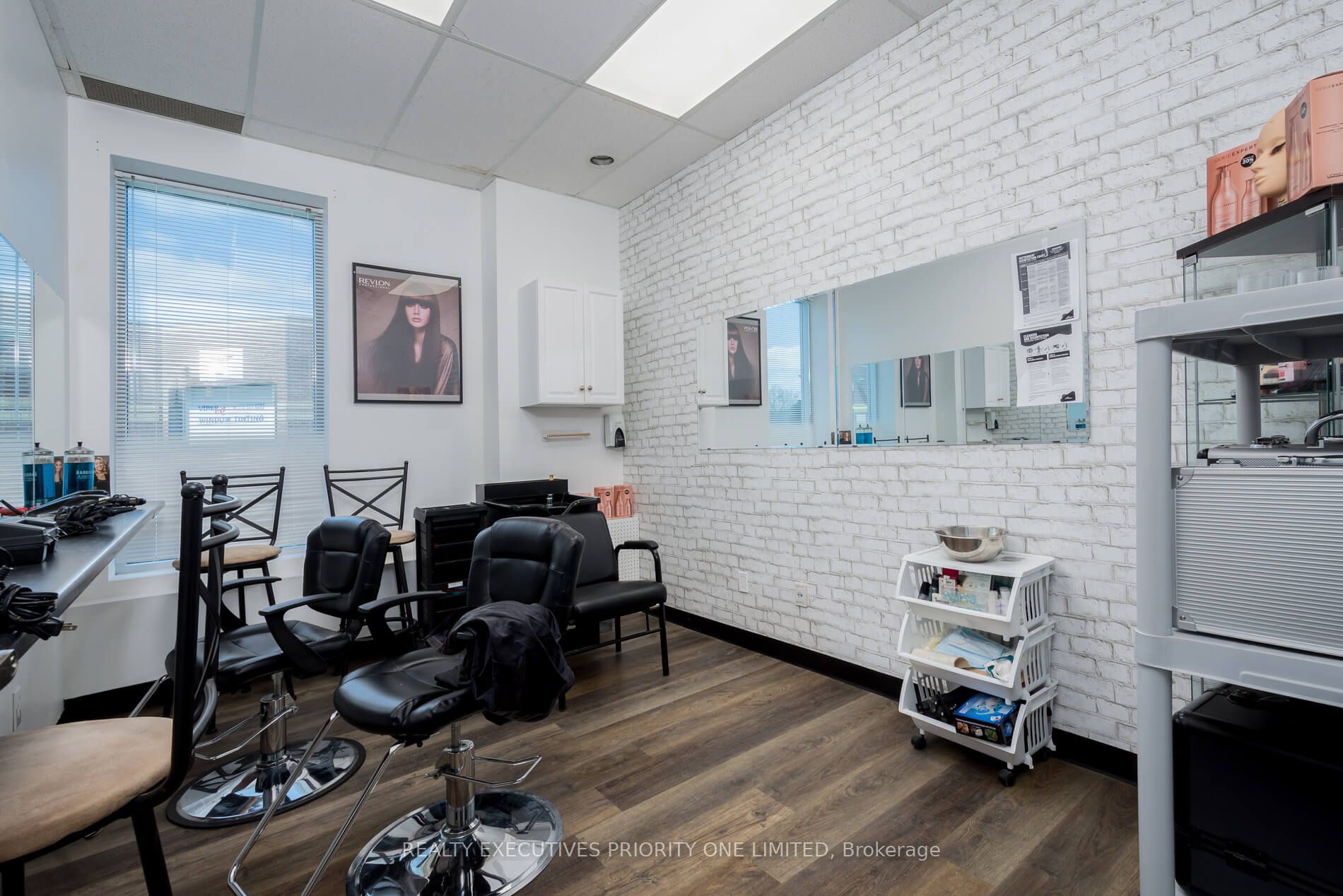 #10 Property Photo 10