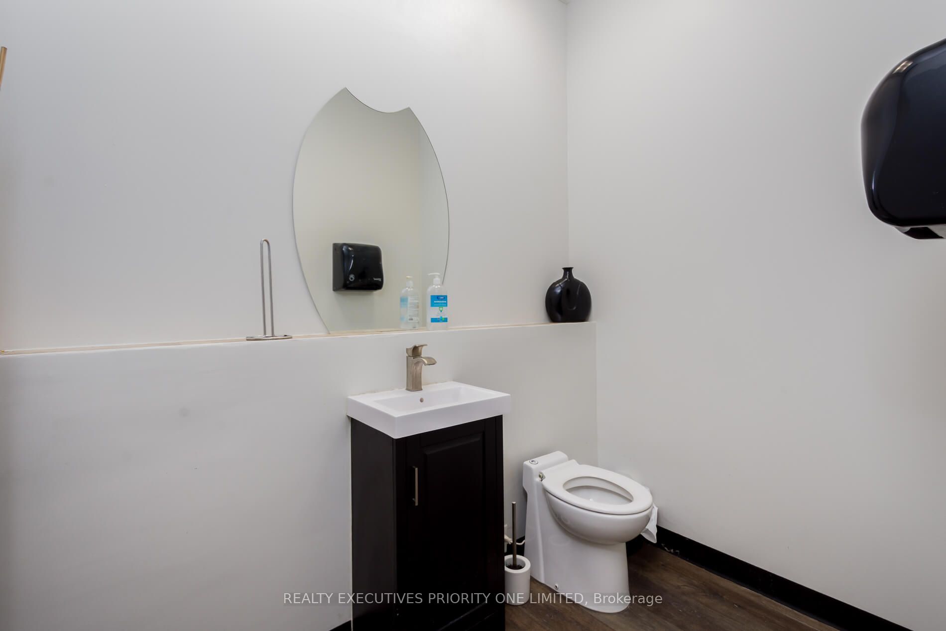 #10 Property Photo 16