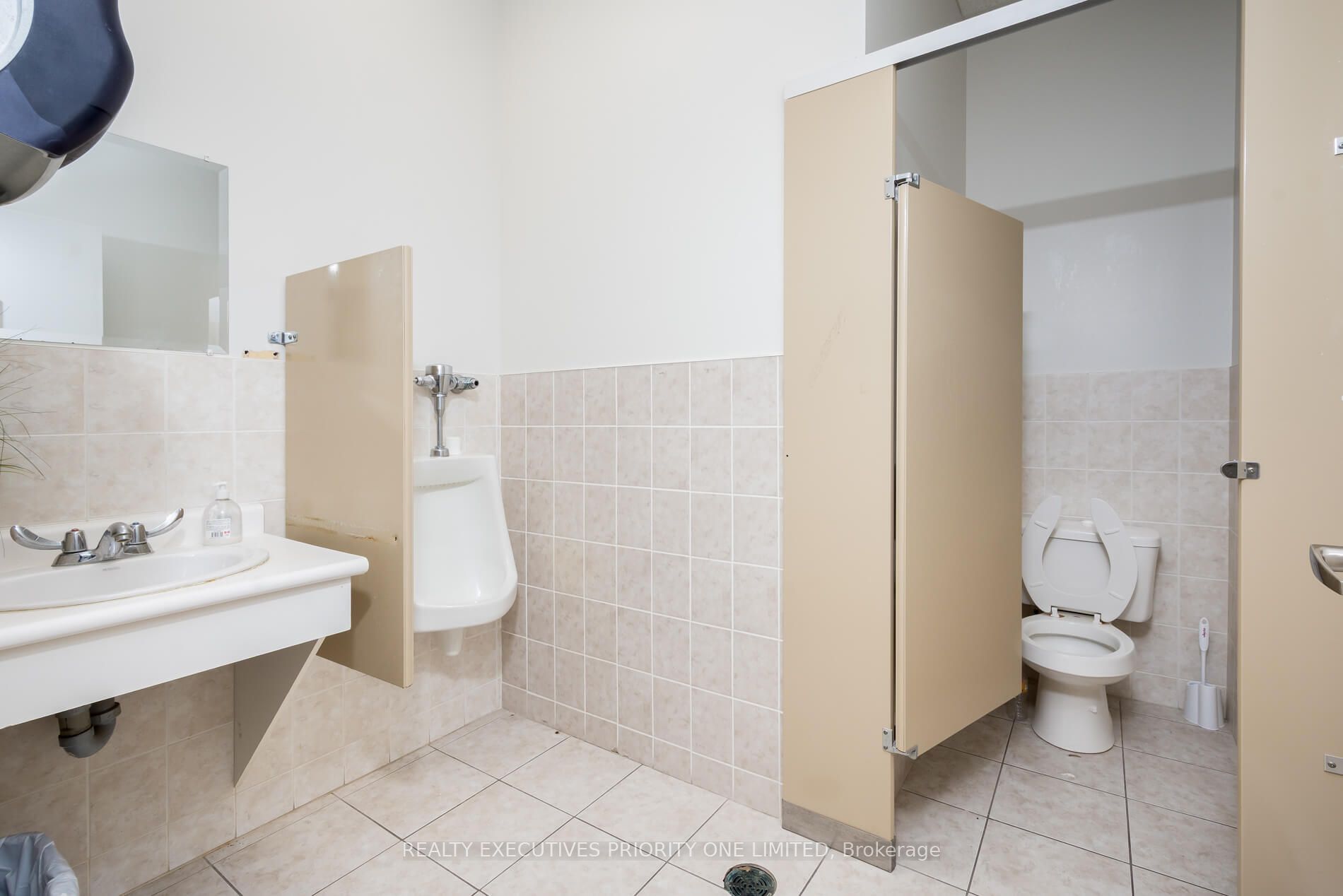 #10 Property Photo 22