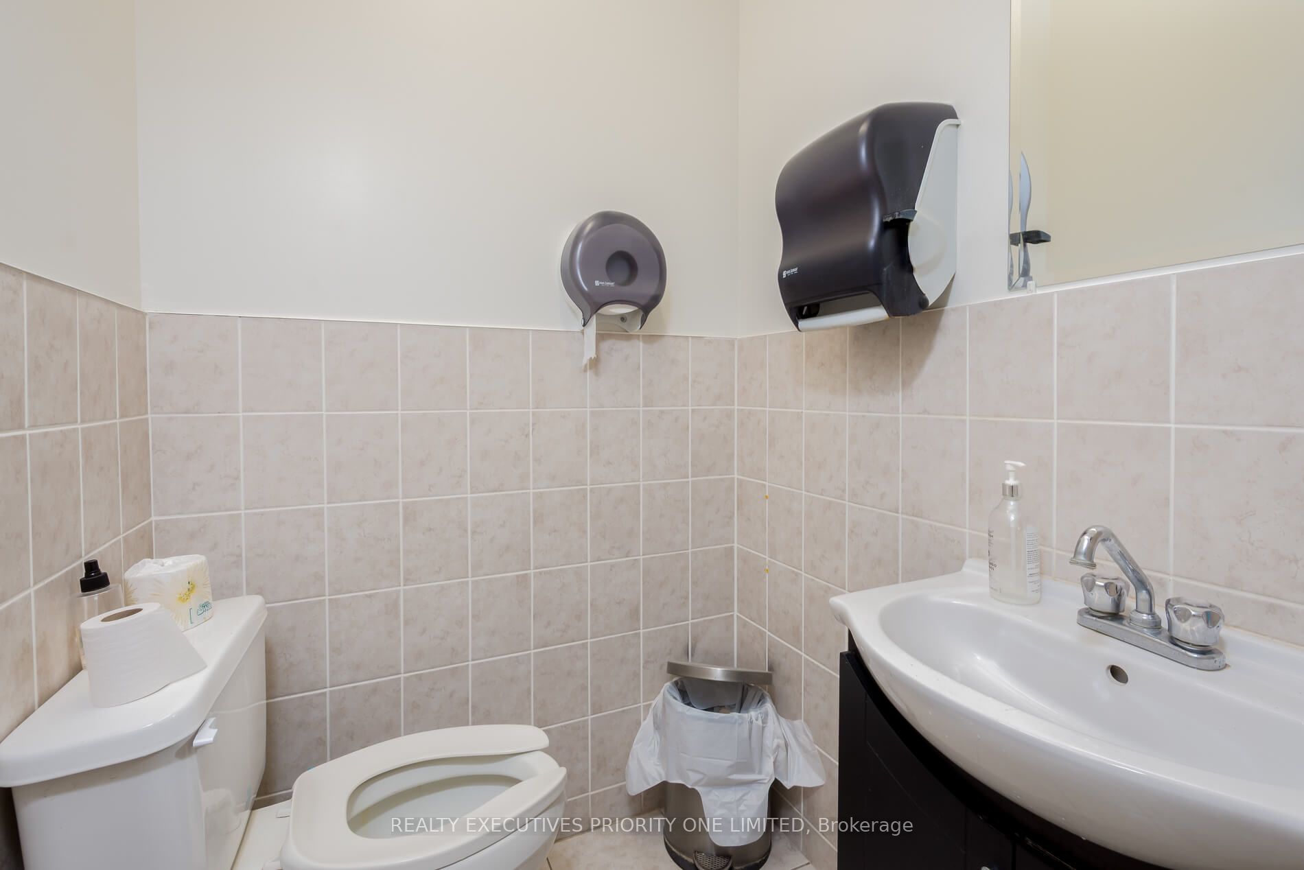 #10 Property Photo 24