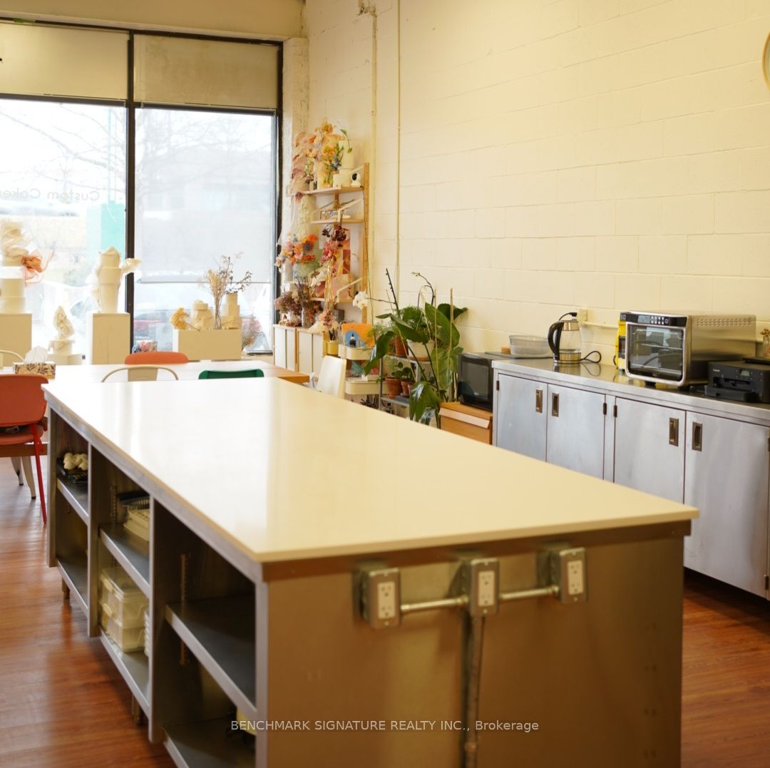 10 E Wilmot St Property Photo 4