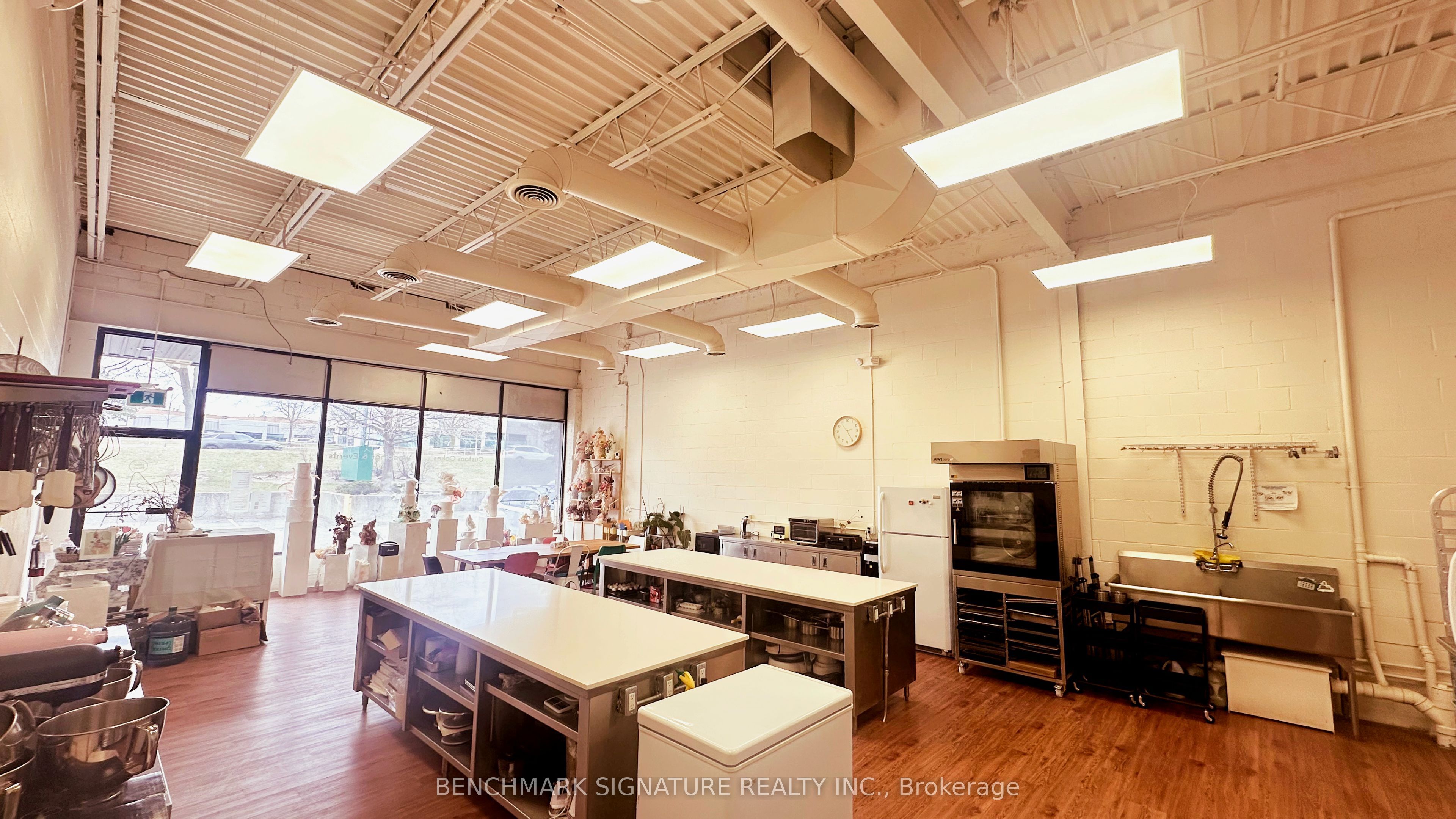 10 E Wilmot St Property Photo 7