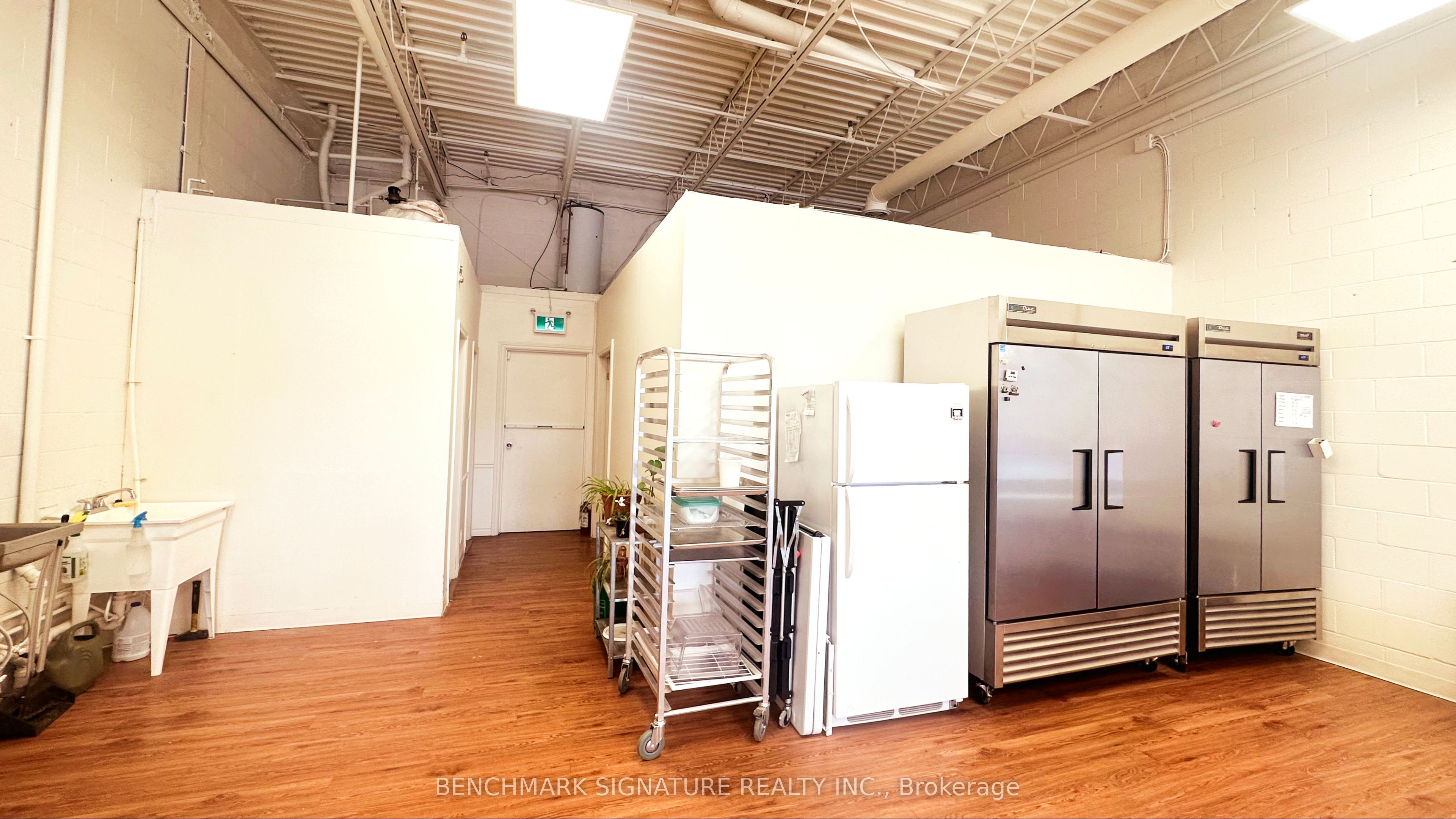 10 E Wilmot St Property Photo 12