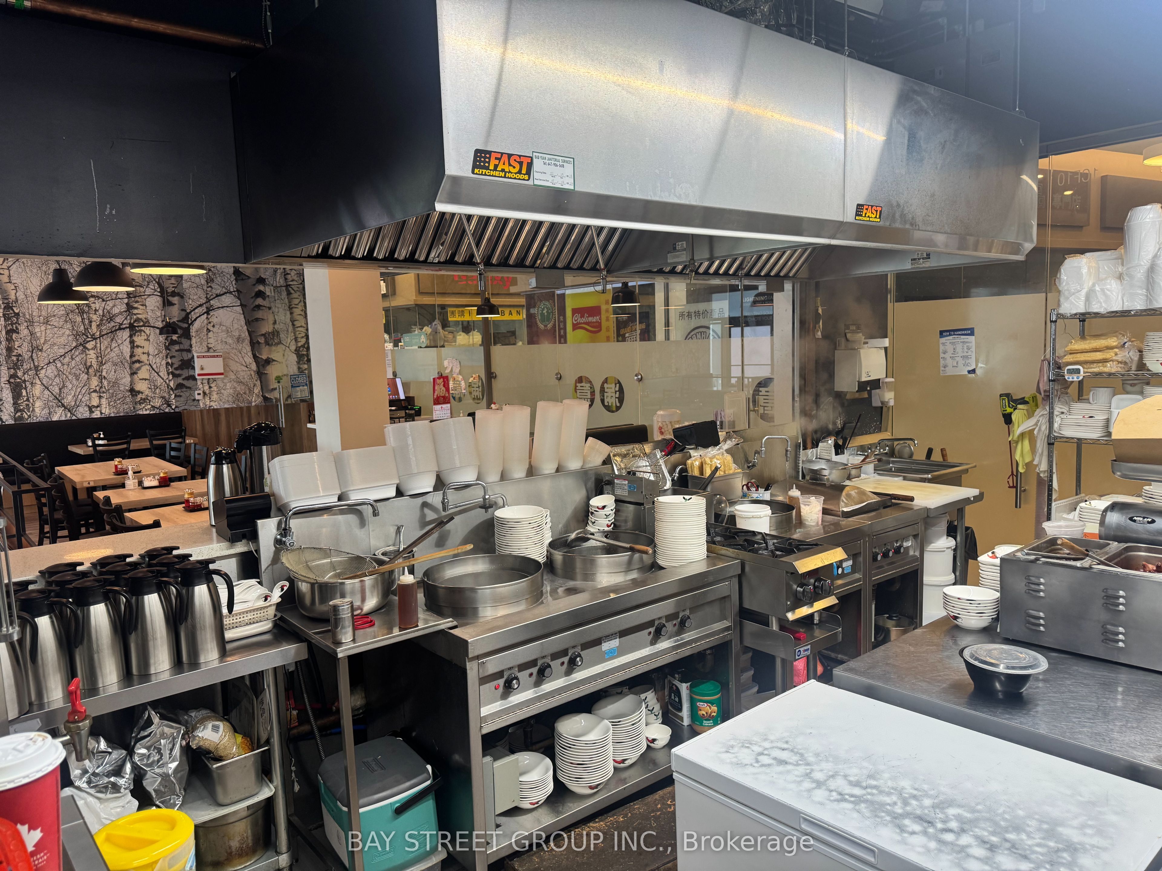 #1cf8-10 - 9390 Woodbine Avenue Property Photo 7