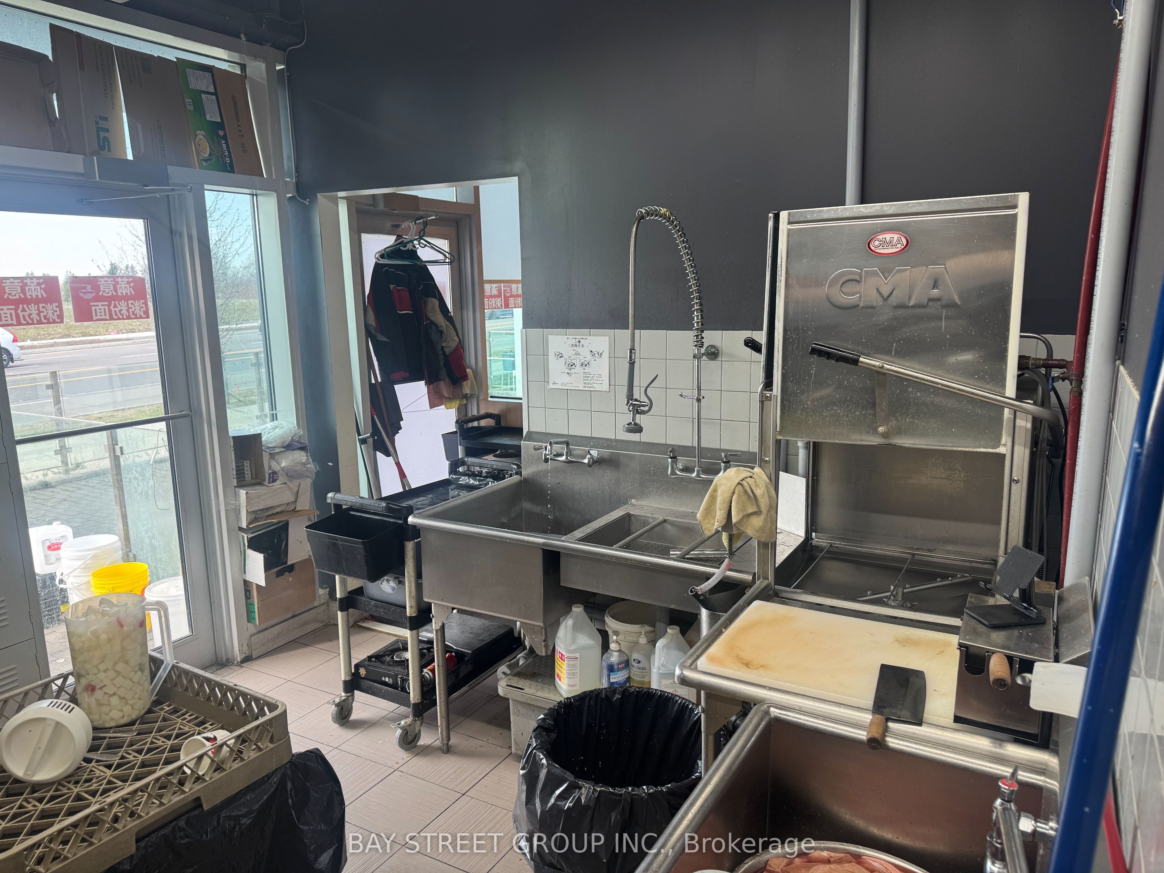 #1cf8-10 - 9390 Woodbine Avenue Property Photo 10
