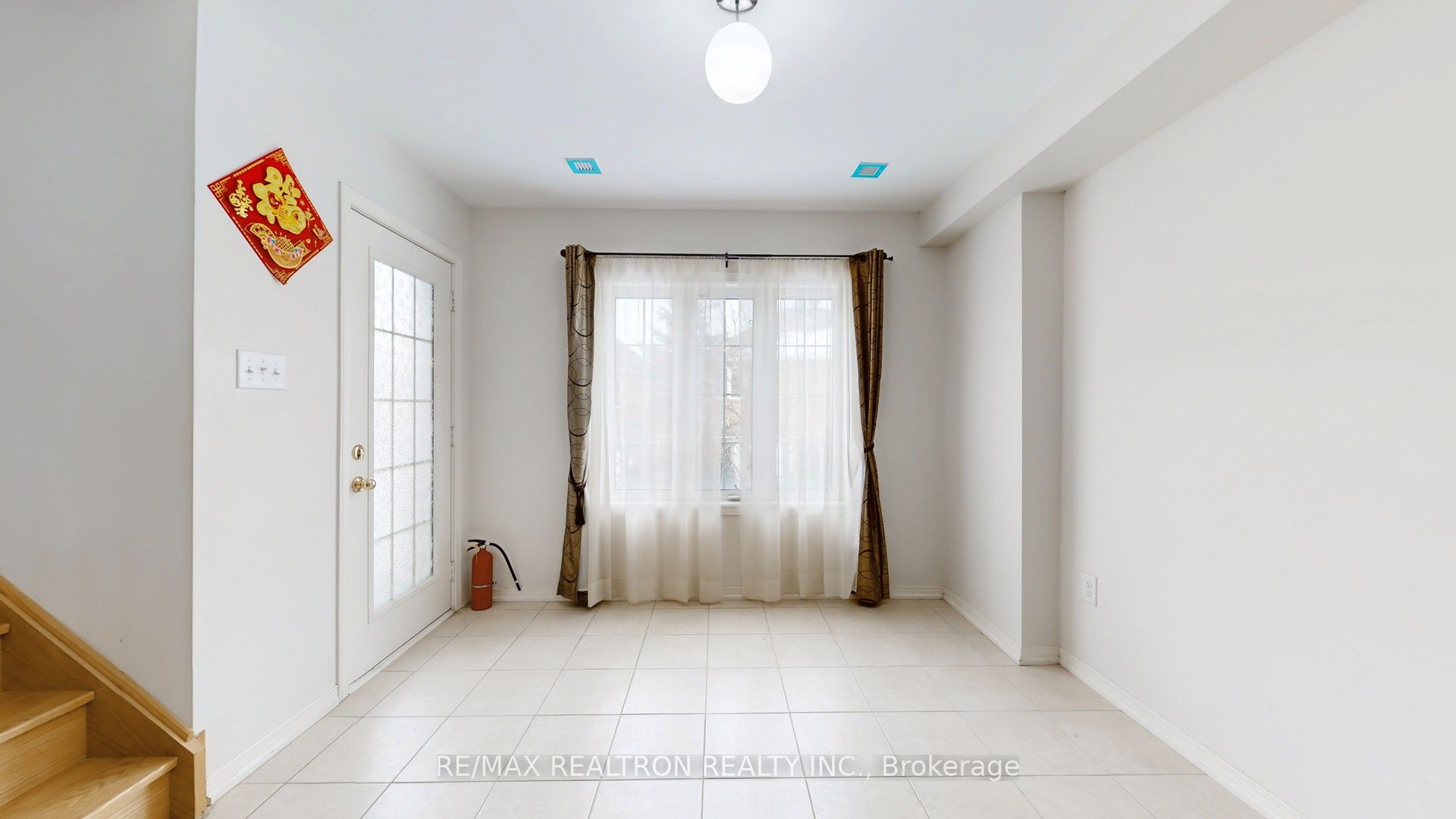 16 Eastern Skies Way Property Photo 9