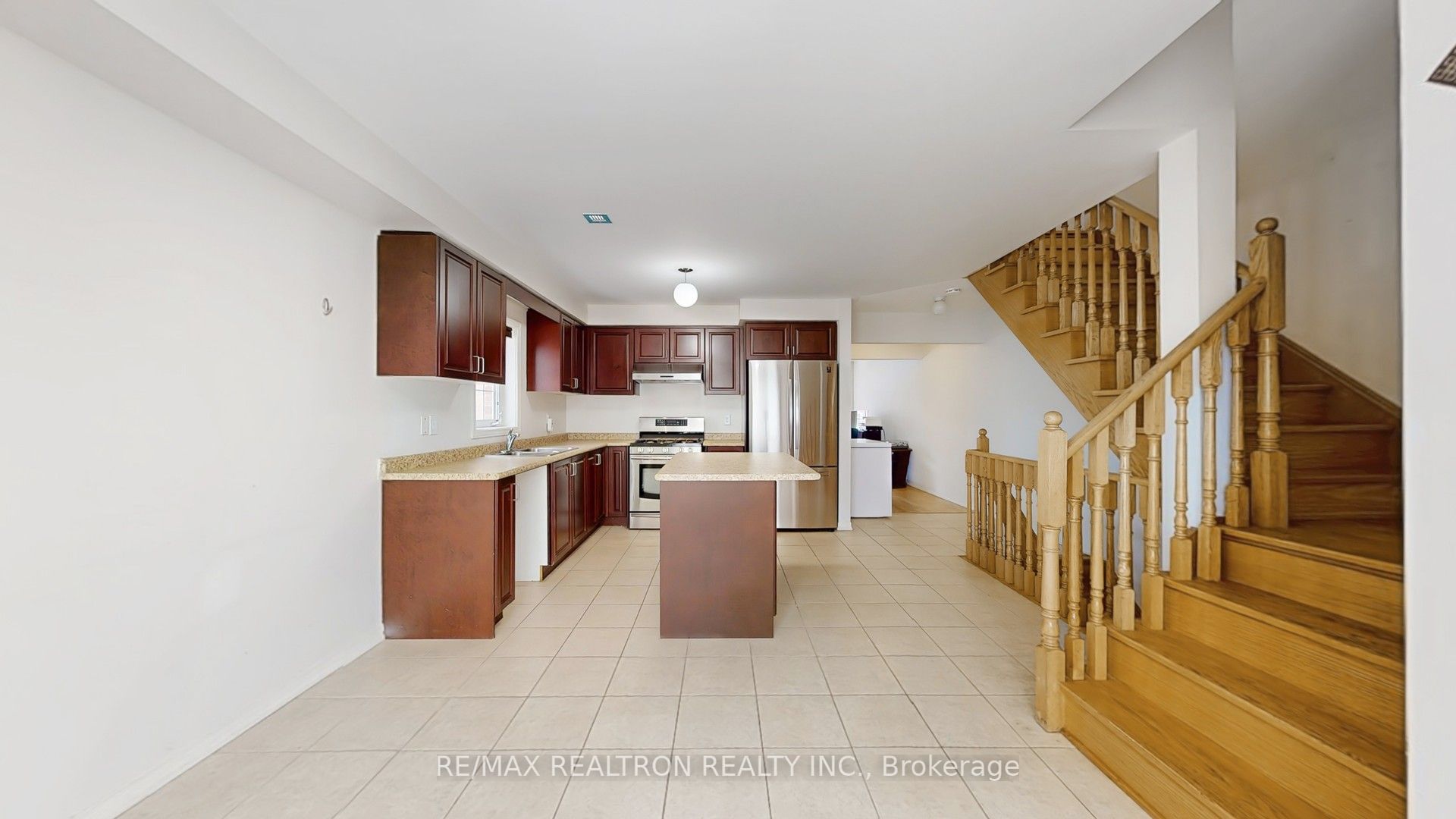 16 Eastern Skies Way Property Photo 11