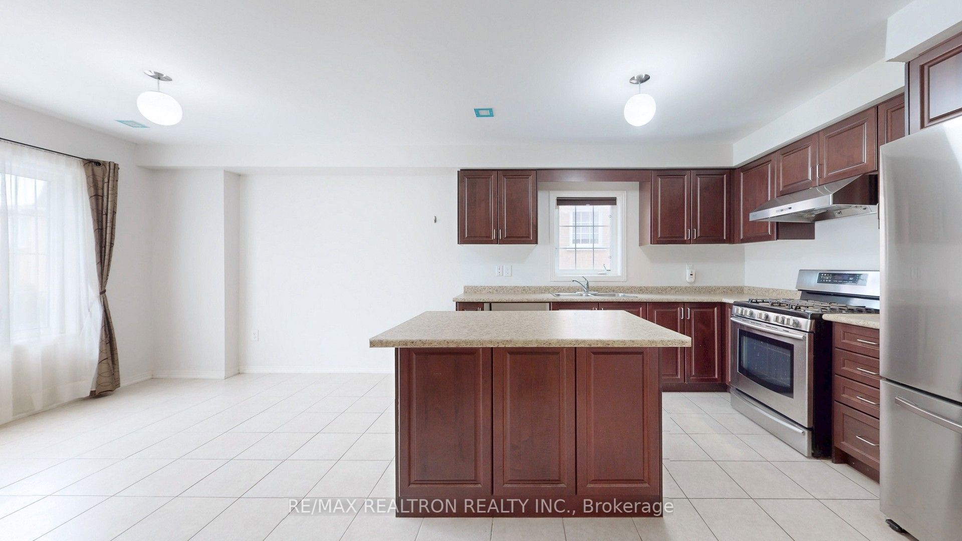 16 Eastern Skies Way Property Photo 13