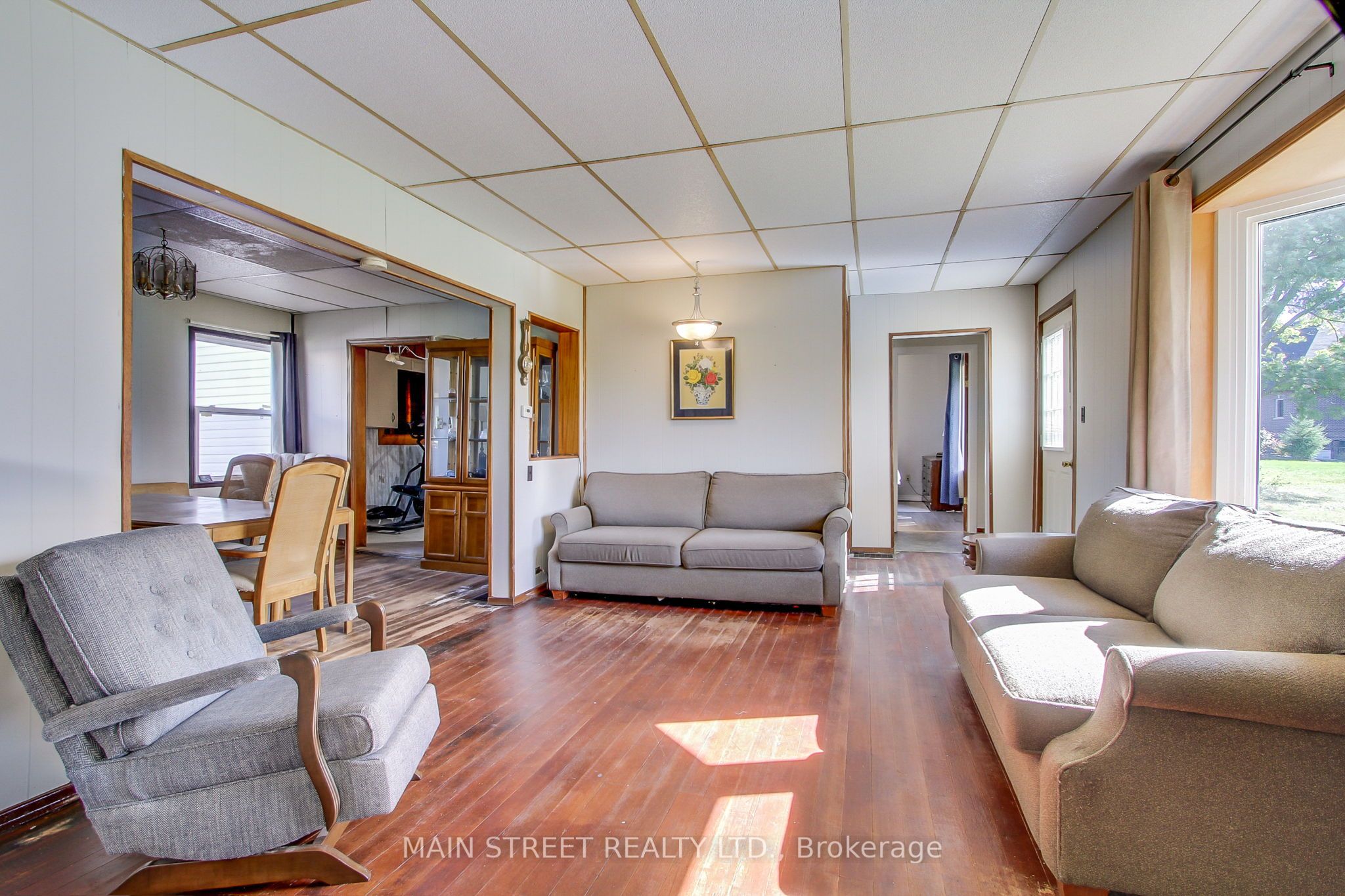 5984 3rd Line Property Photo 3
