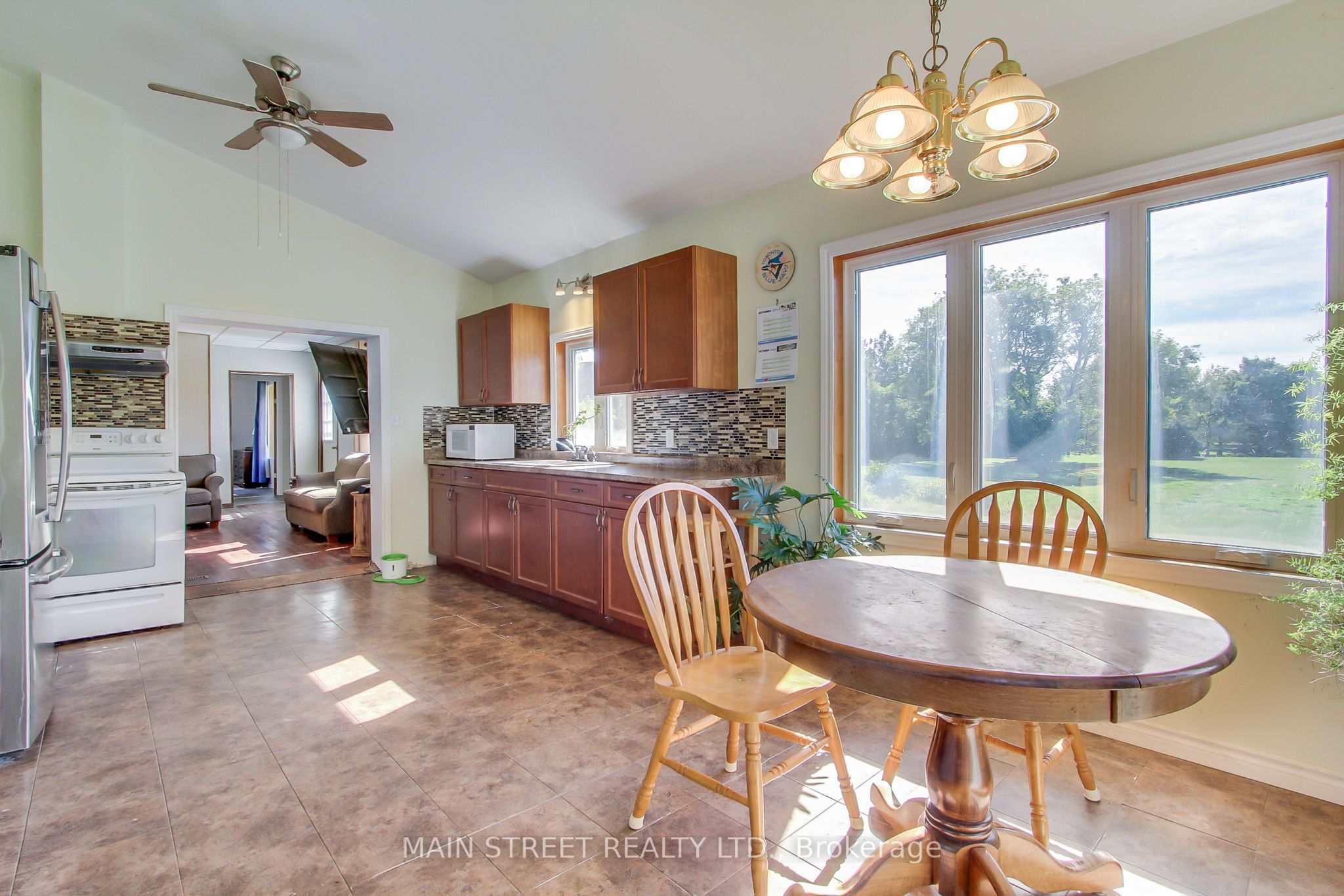 5984 3rd Line Property Photo 8