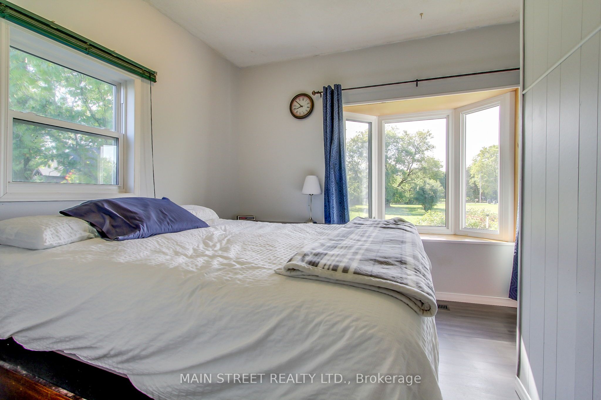 5984 3rd Line Property Photo 11