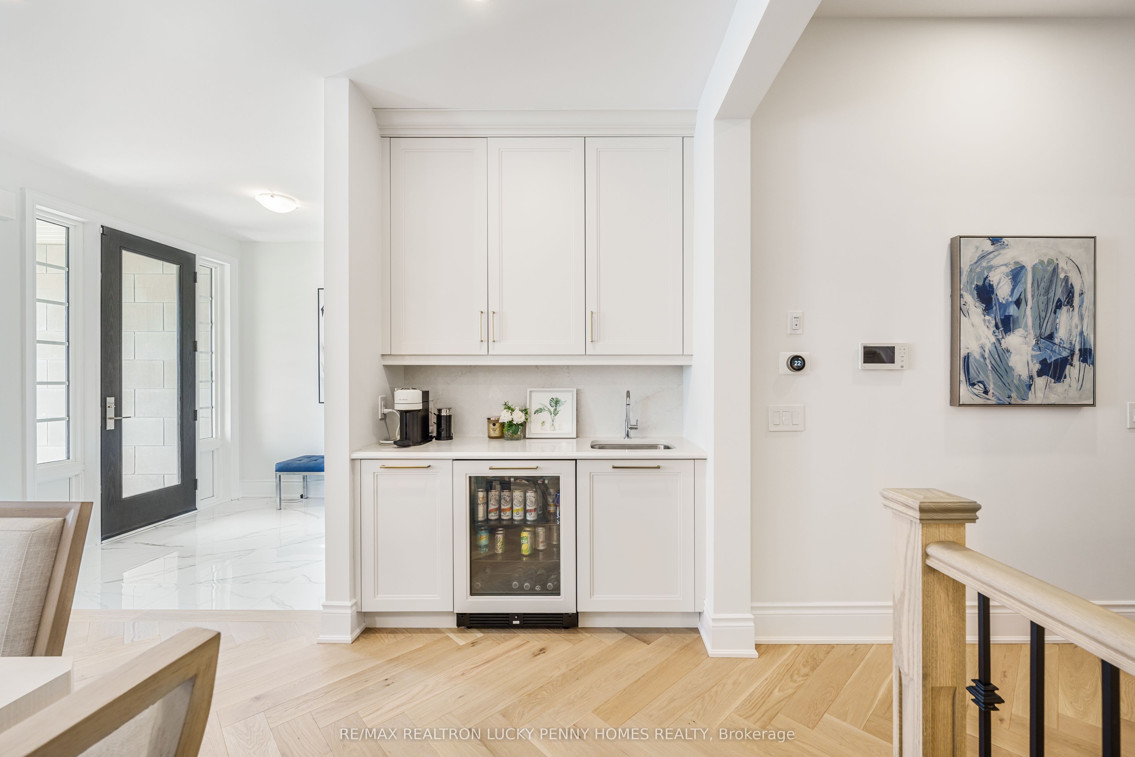9484 Bayview Avenue Property Photo 12