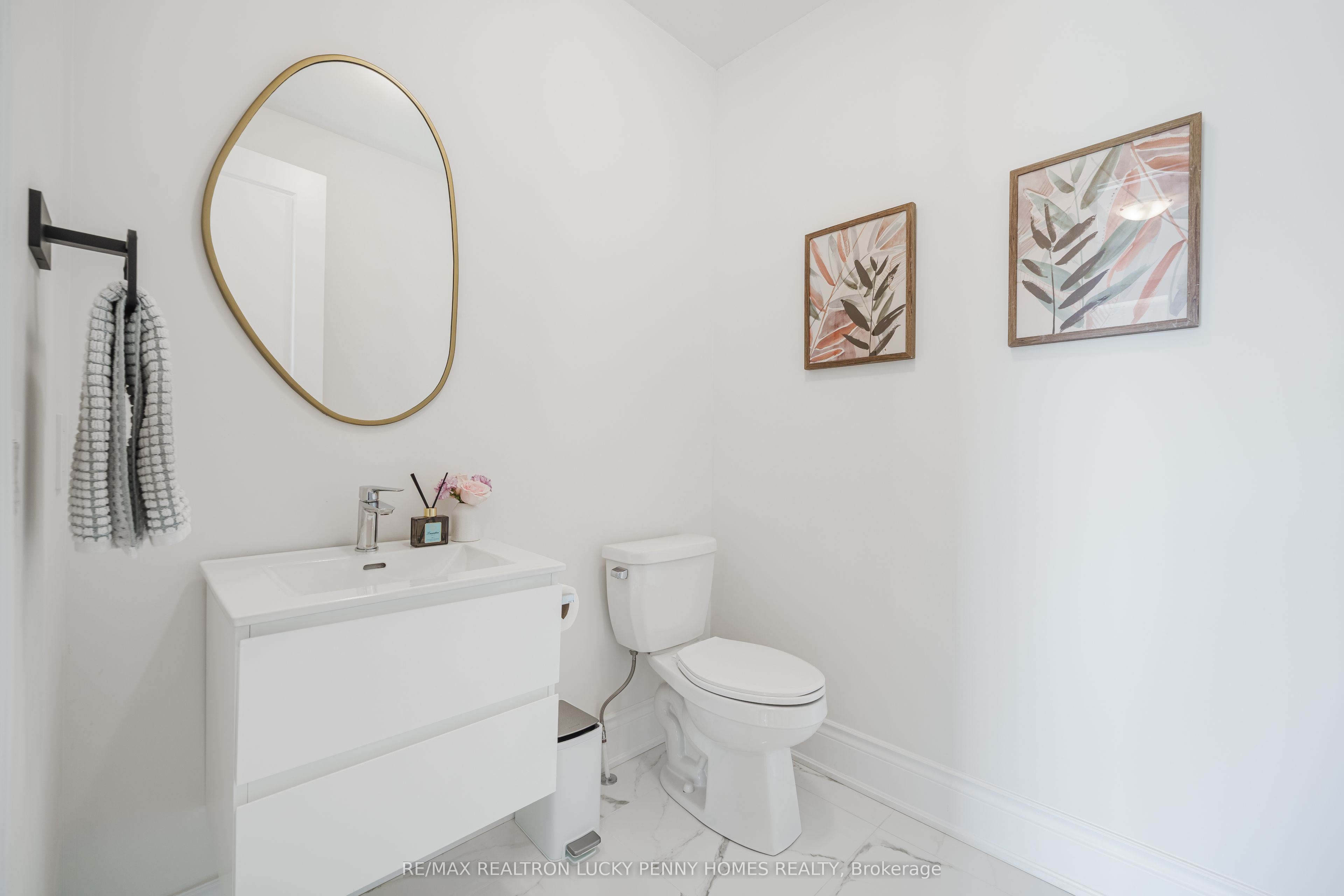 9484 Bayview Avenue Property Photo 14