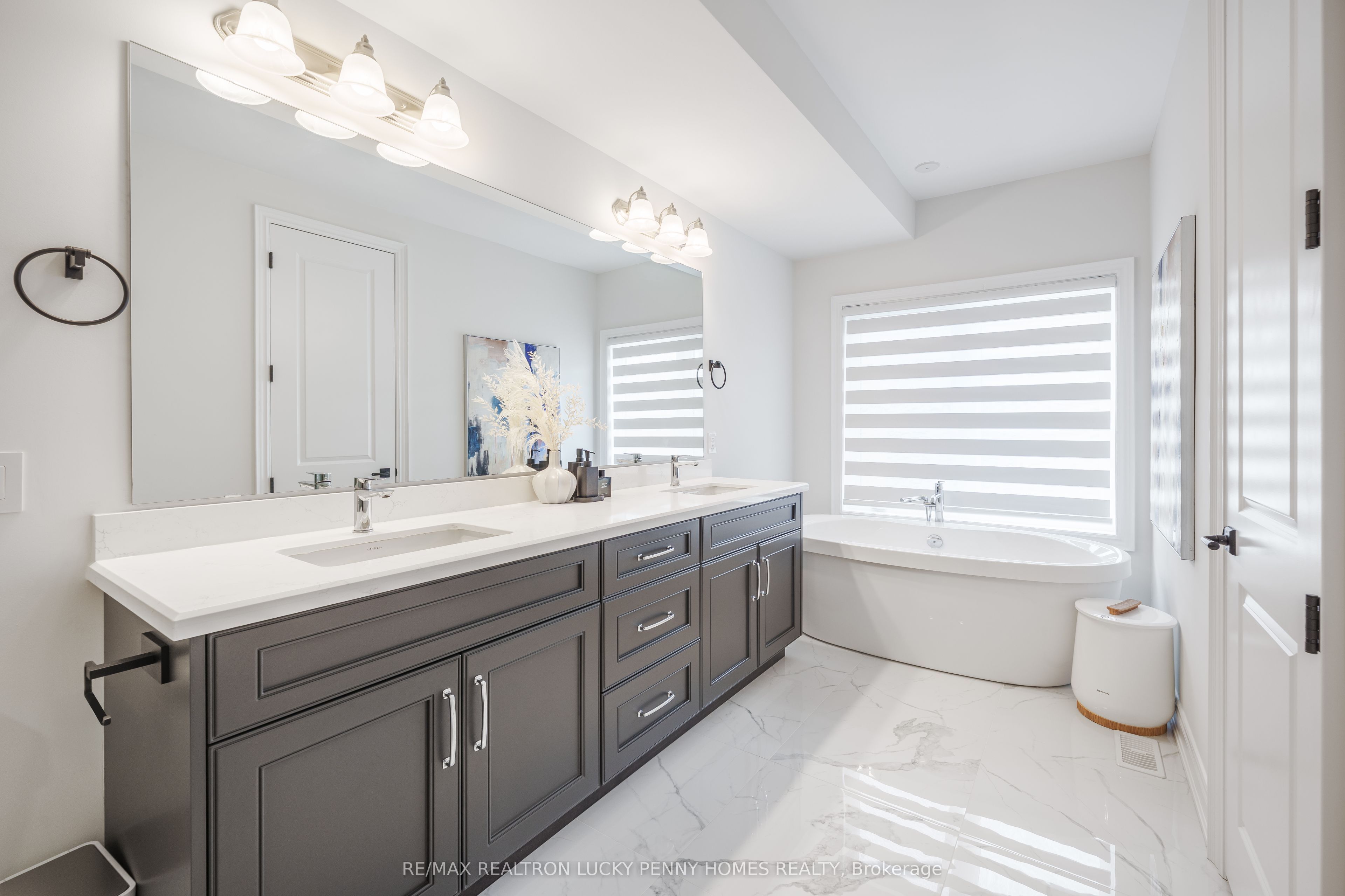9484 Bayview Avenue Property Photo 18