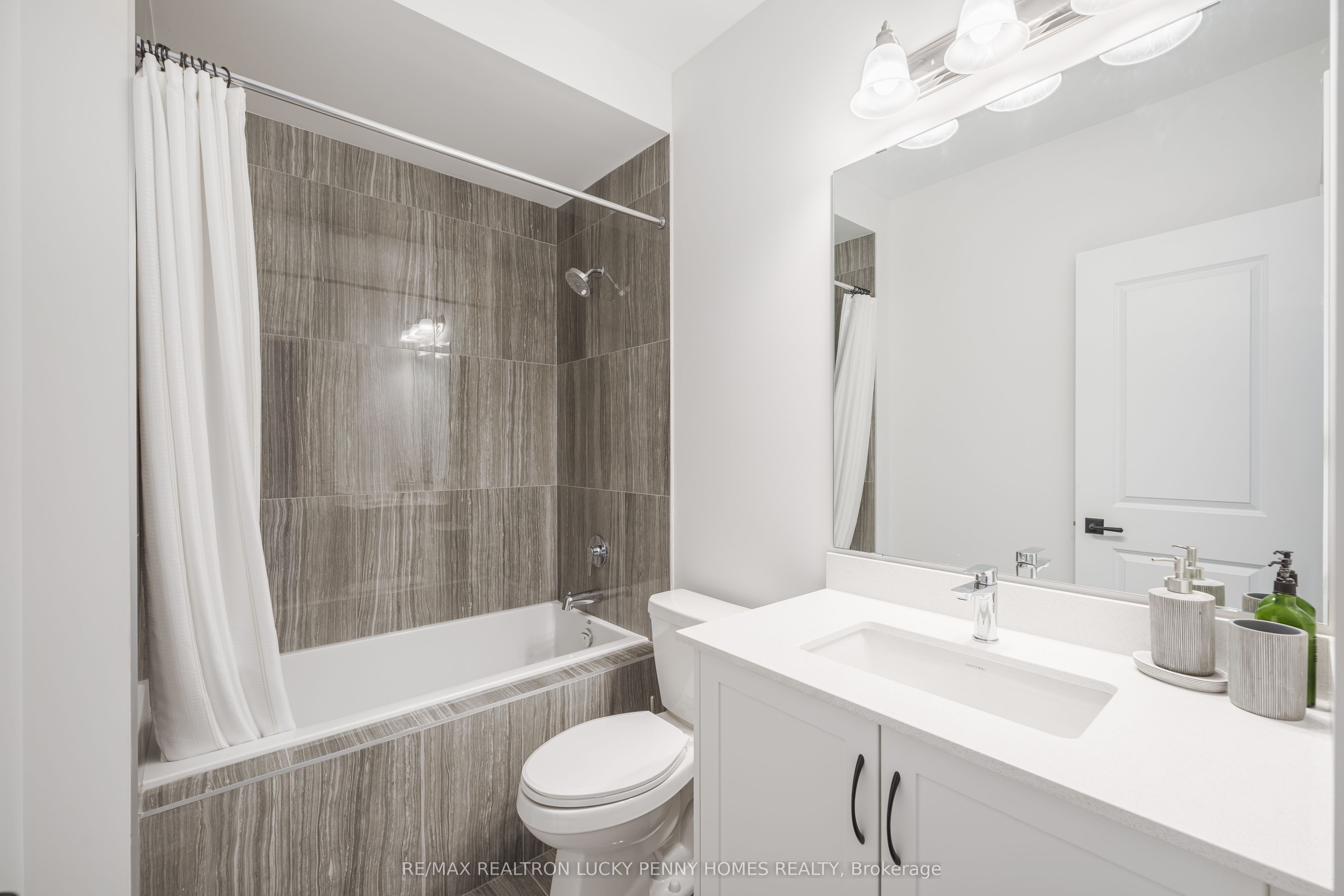 9484 Bayview Avenue Property Photo 23