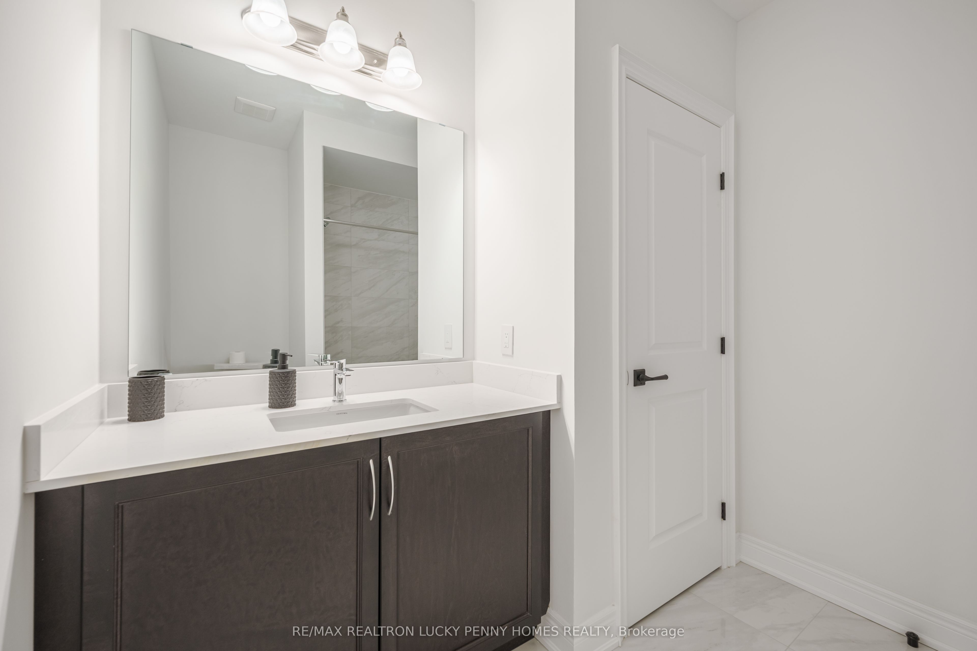 9484 Bayview Avenue Property Photo 25