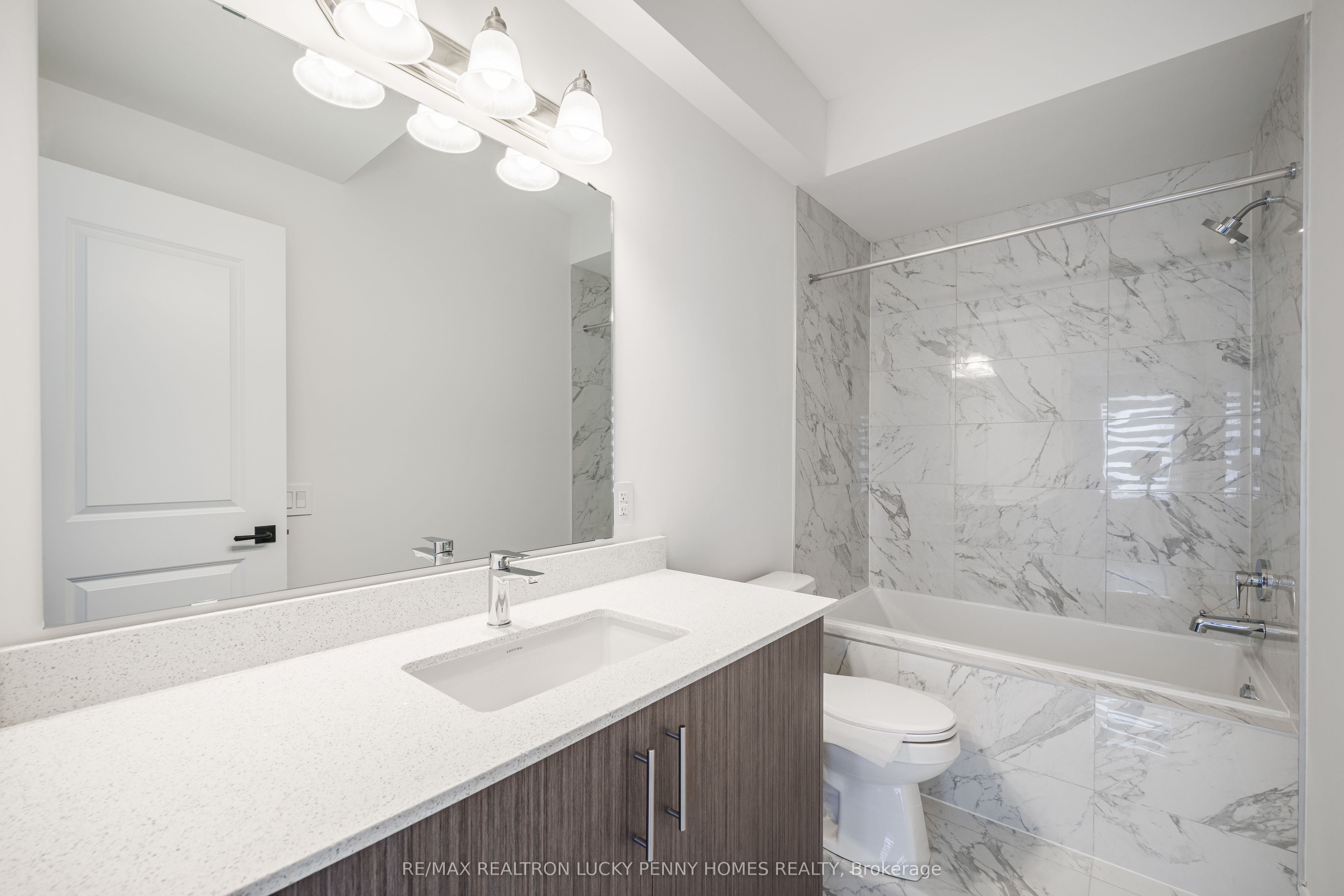 9484 Bayview Avenue Property Photo 32