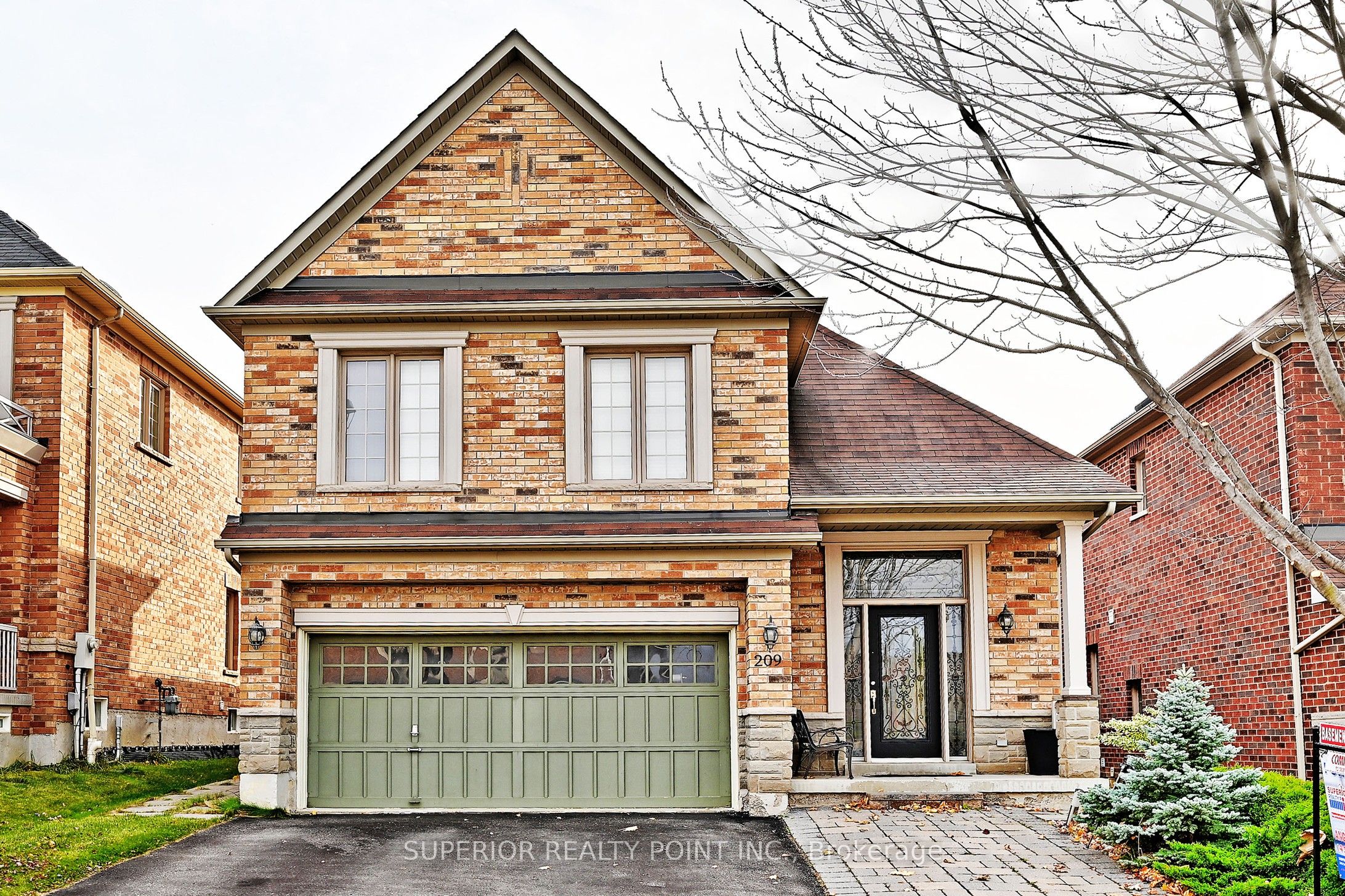 209 Queen Filomena Avenue Property Photo 1