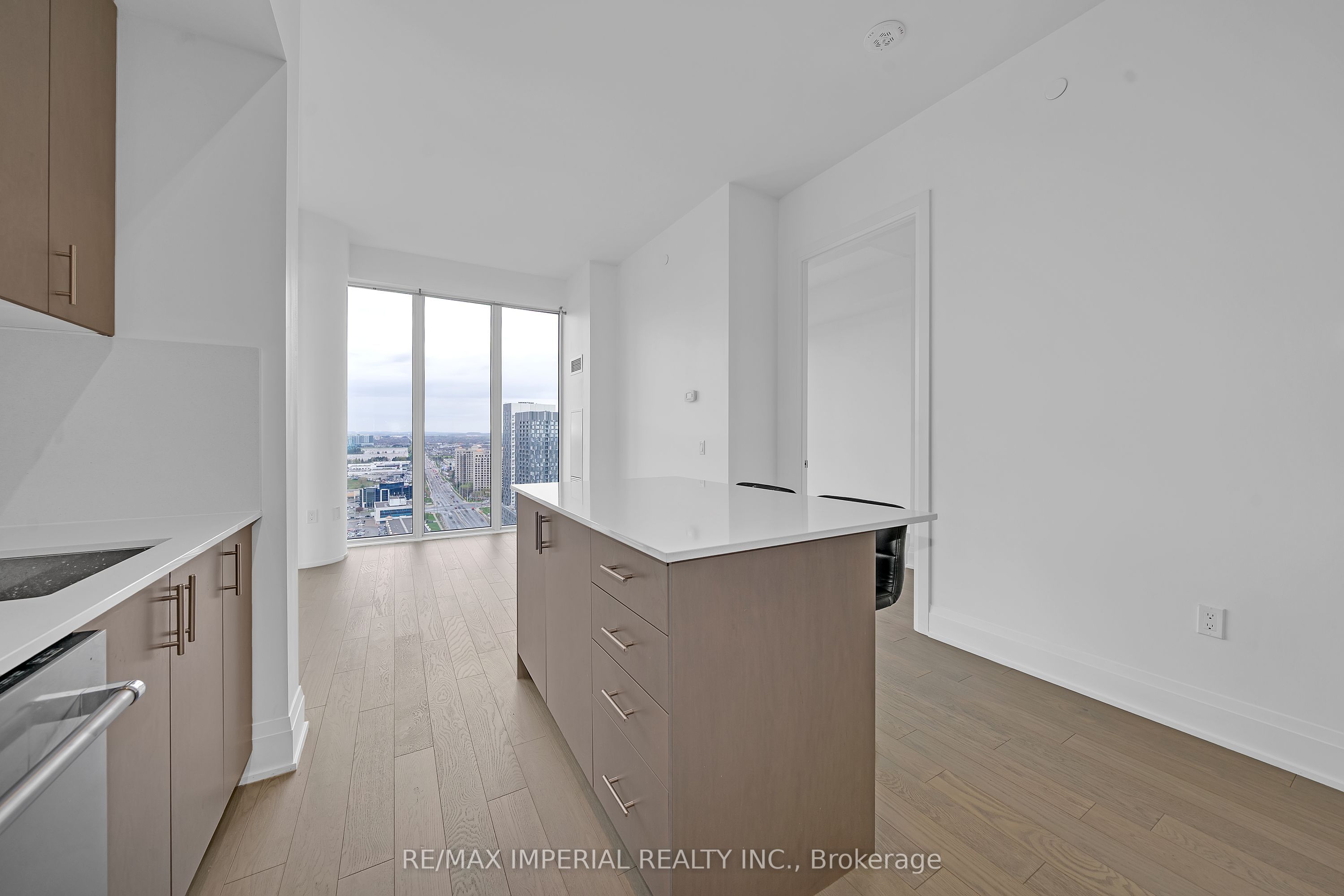 9000 Jane Street Ph106 Property Photo 7