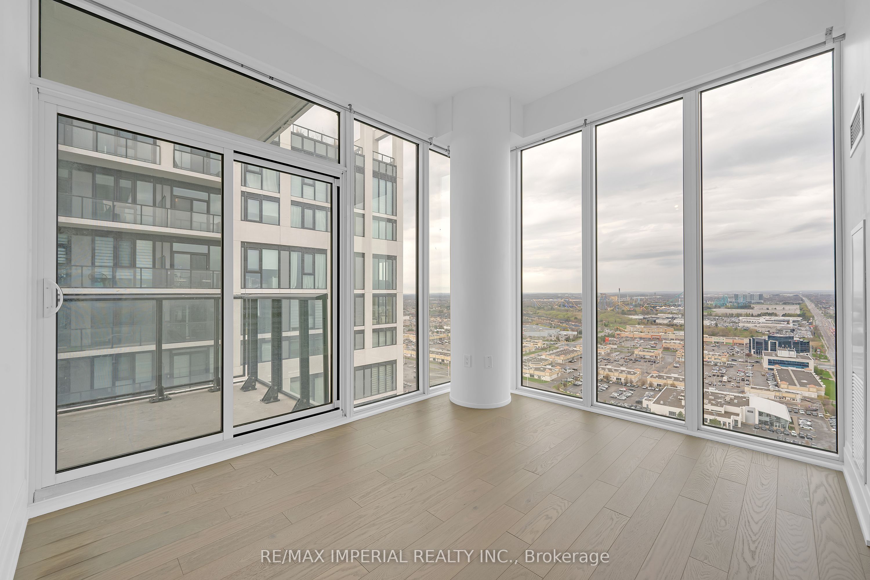 9000 Jane Street Ph106 Property Photo 8