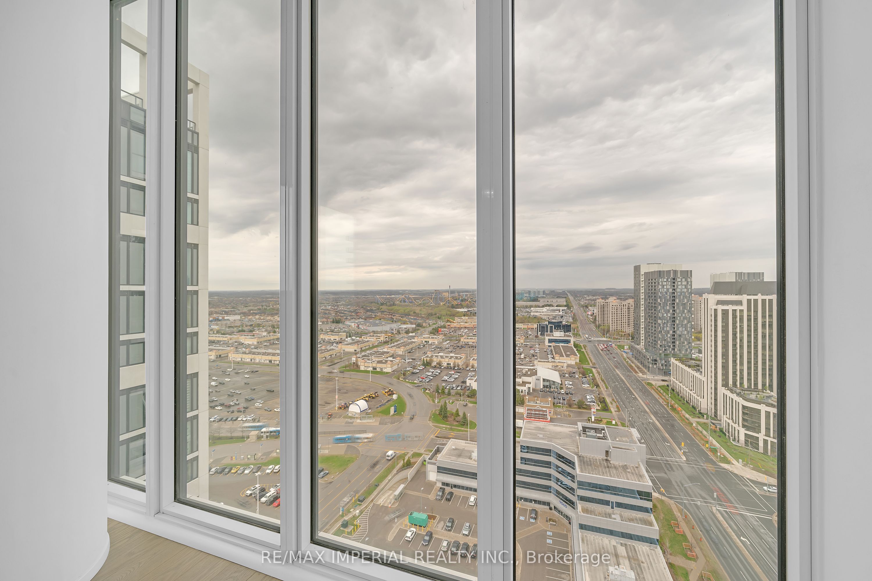 9000 Jane Street Ph106 Property Photo 12