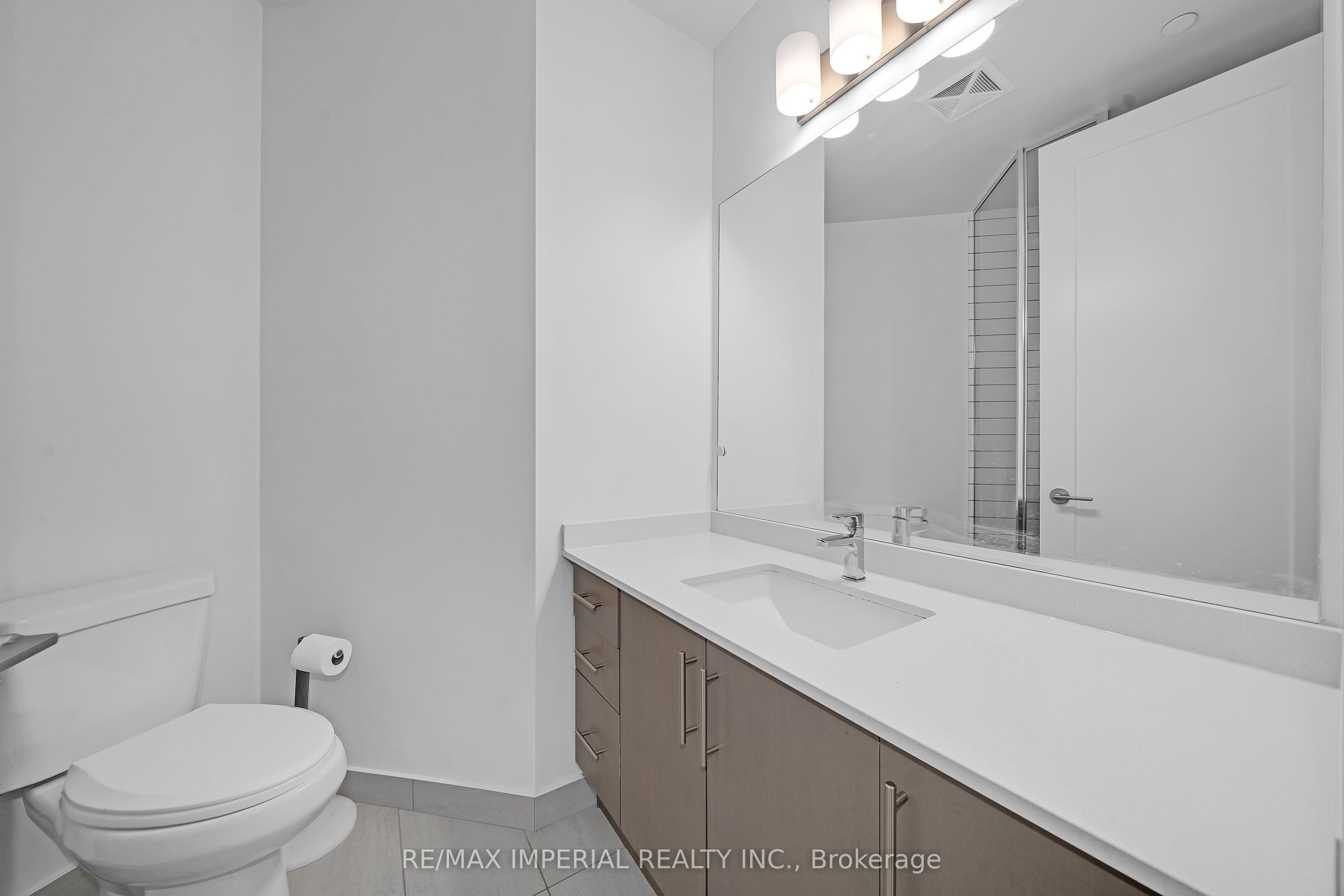 9000 Jane Street Ph106 Property Photo 13