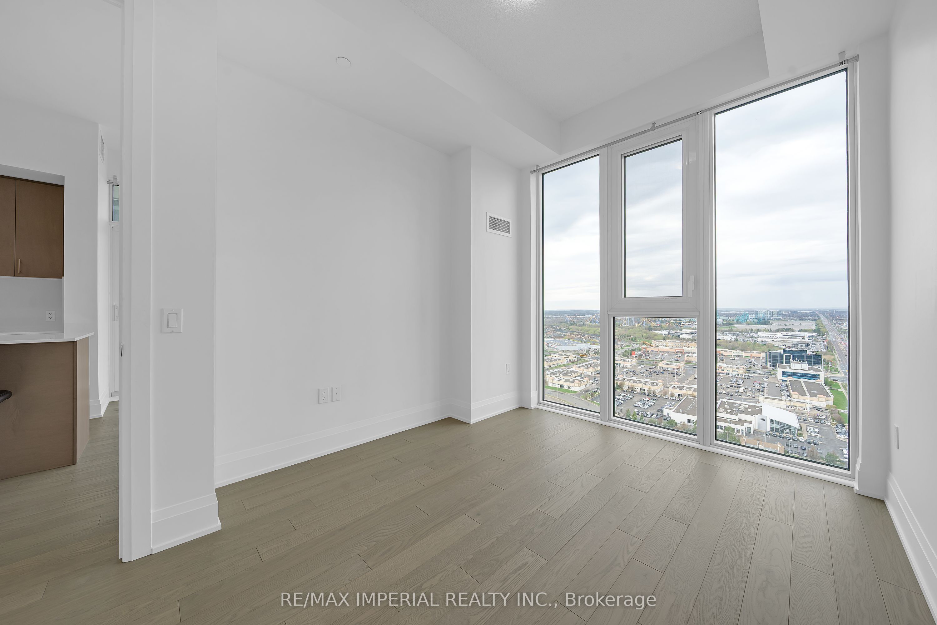 9000 Jane Street Ph106 Property Photo 15