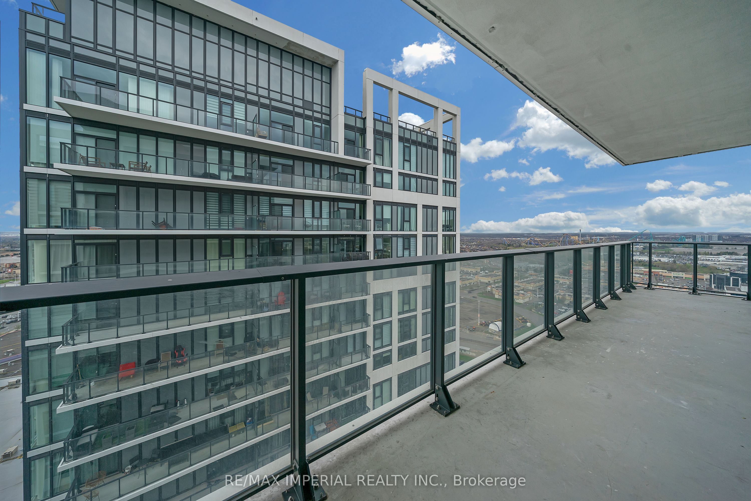 9000 Jane Street Ph106 Property Photo 22