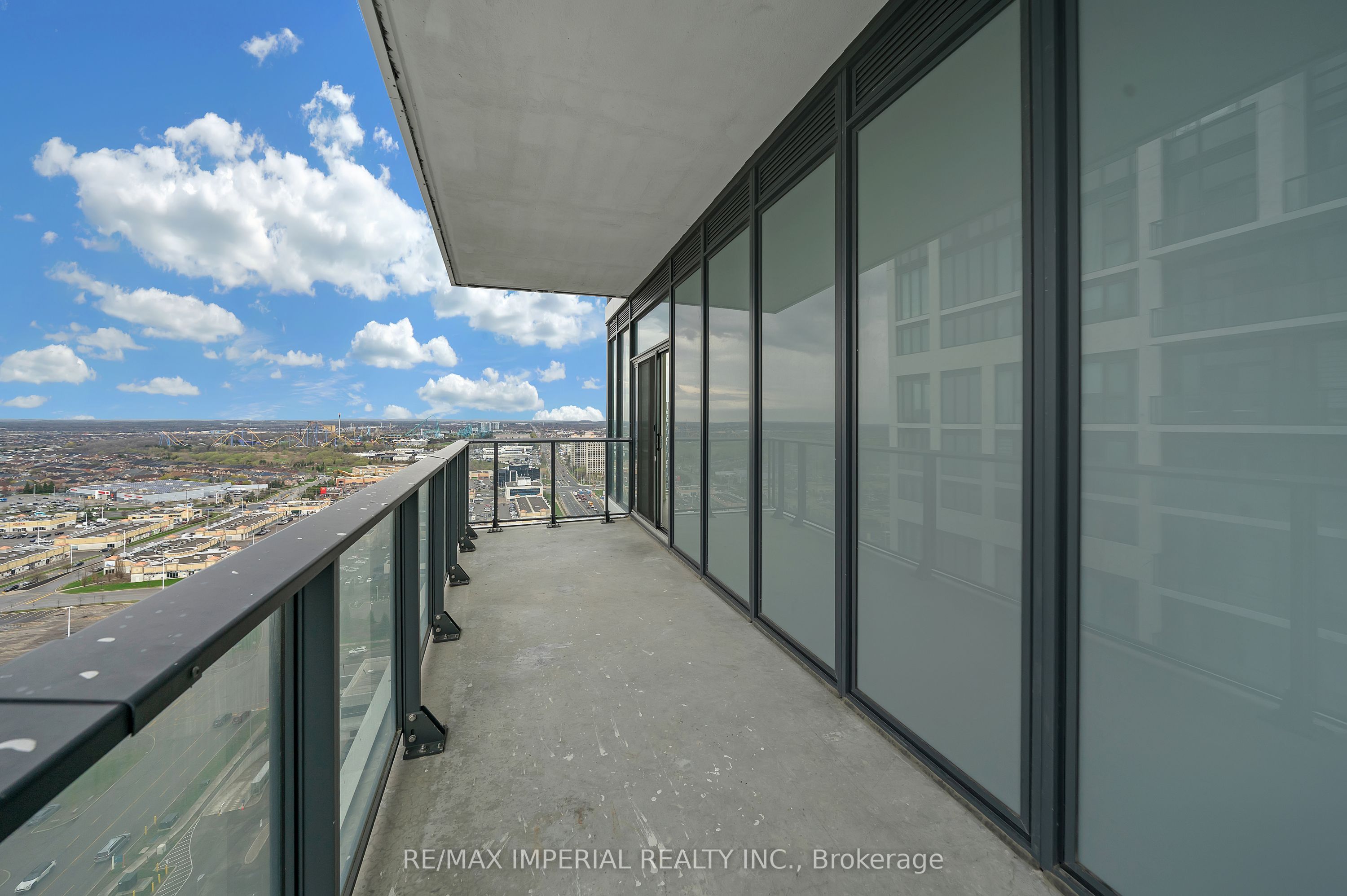 9000 Jane Street Ph106 Property Photo 23