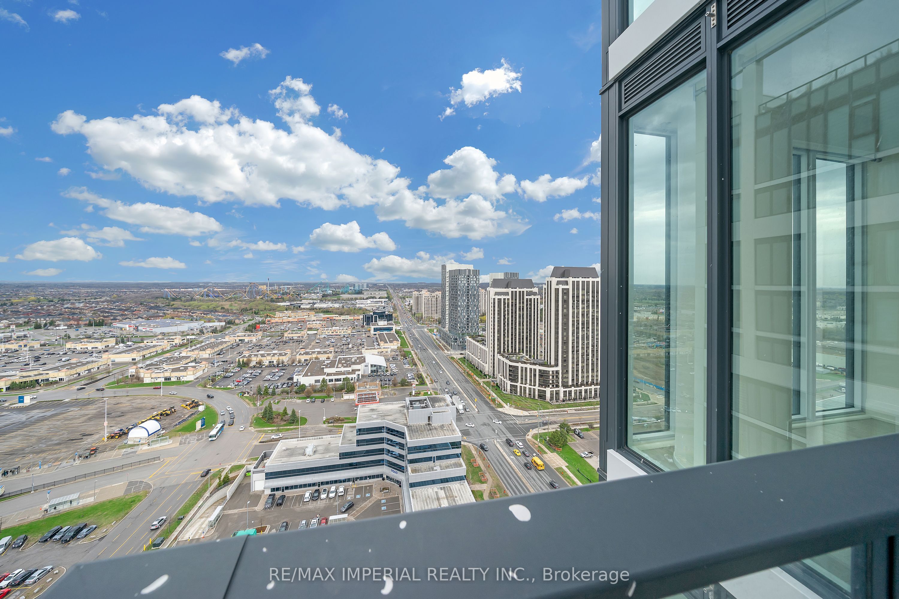 9000 Jane Street Ph106 Property Photo 27