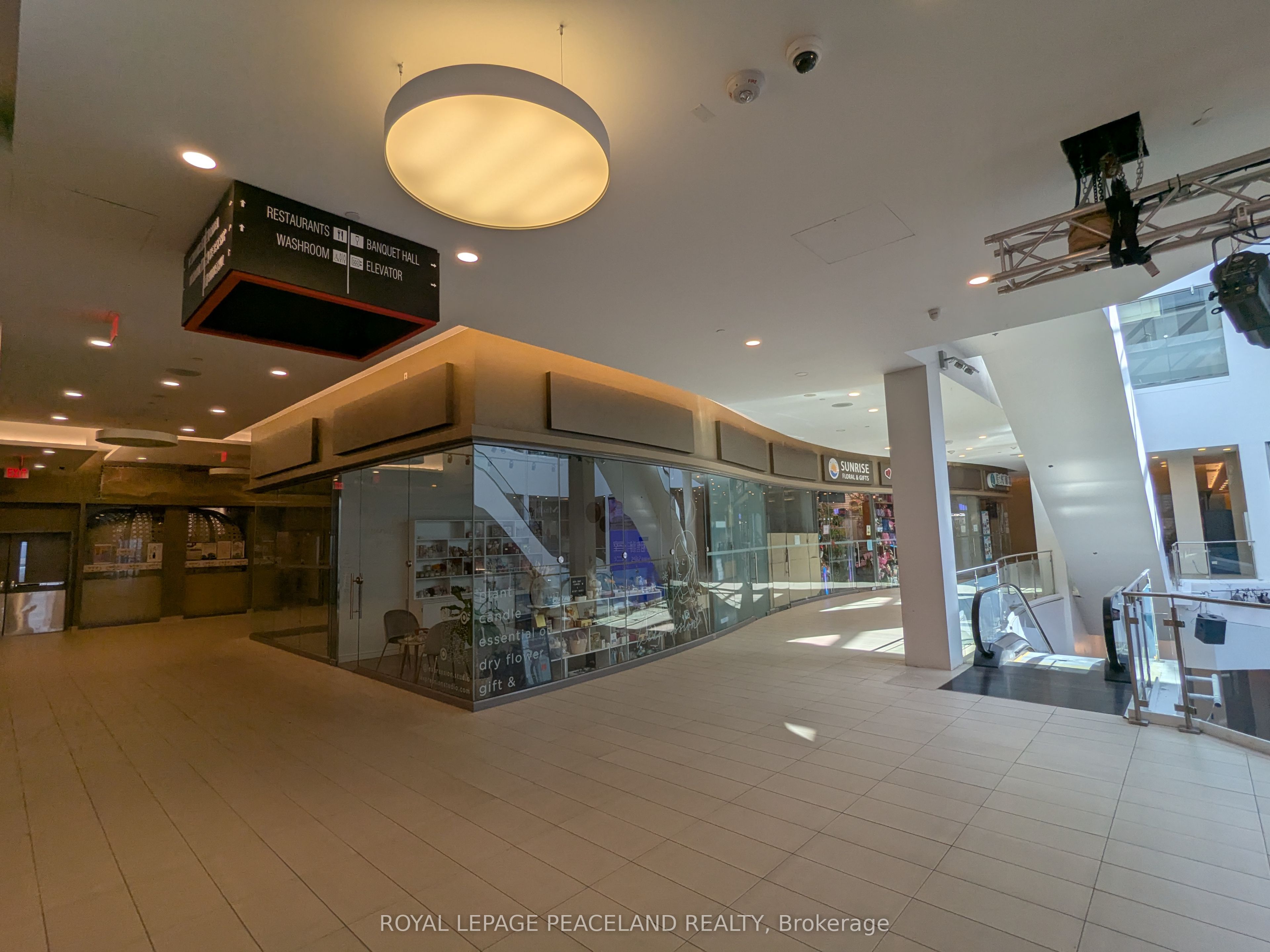 #2e8 - 9390 Woodbine Avenue Property Photo 2